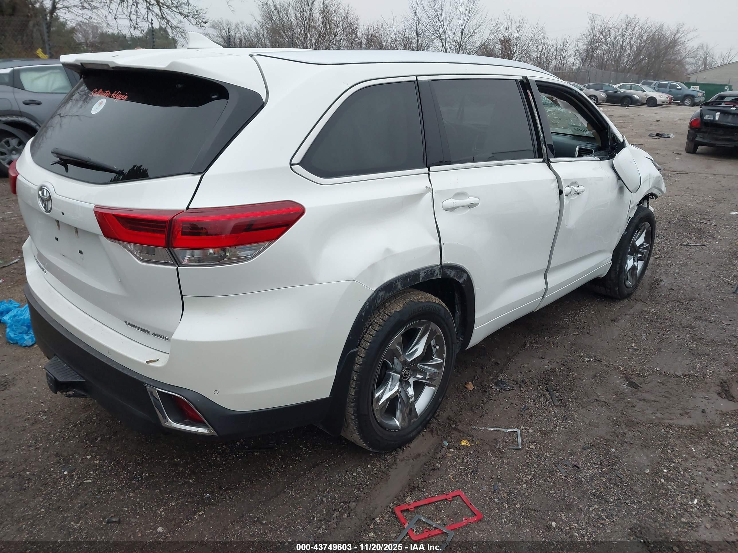 TOYOTA HIGHLANDER image 4