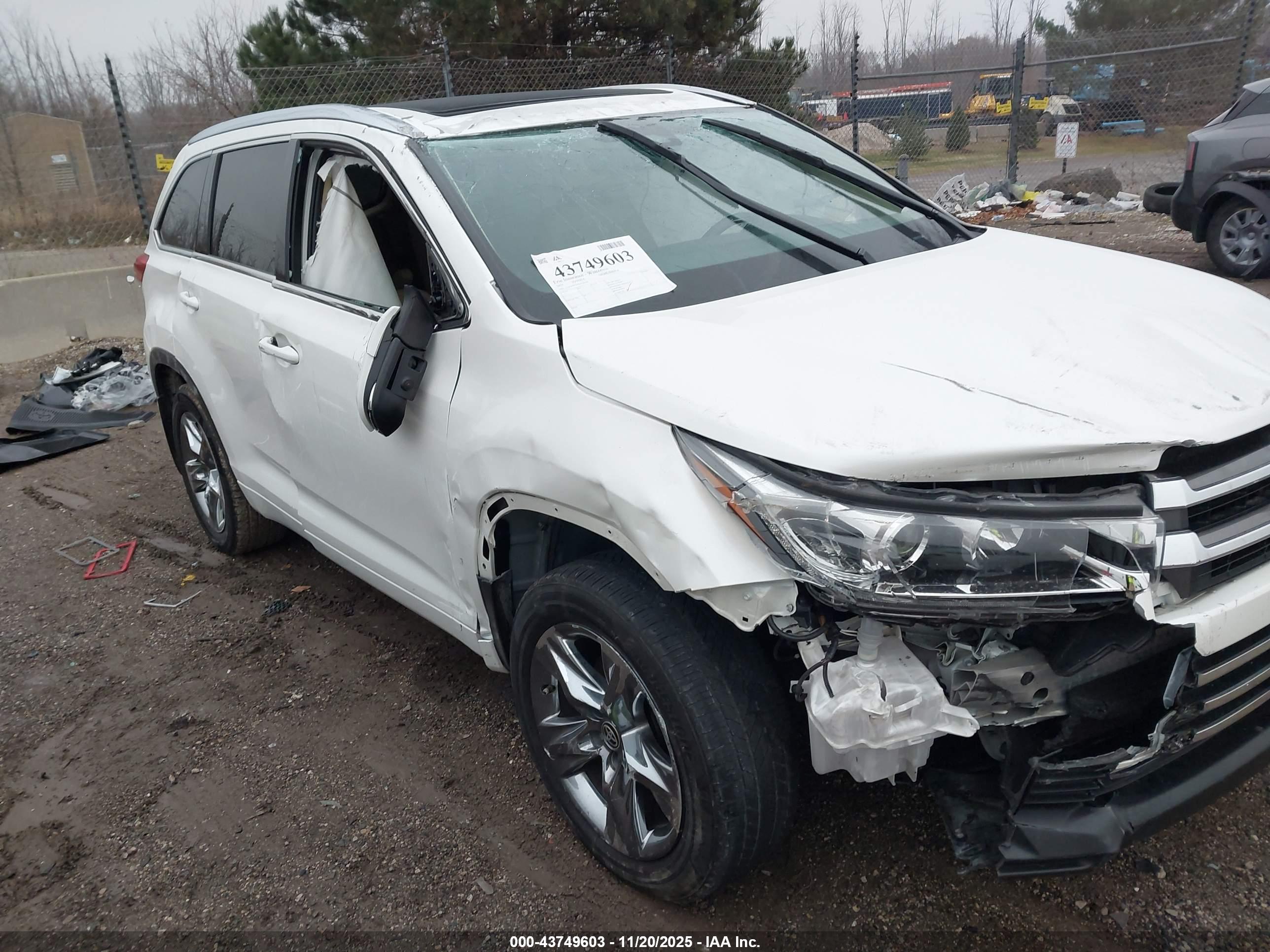 TOYOTA HIGHLANDER image 6
