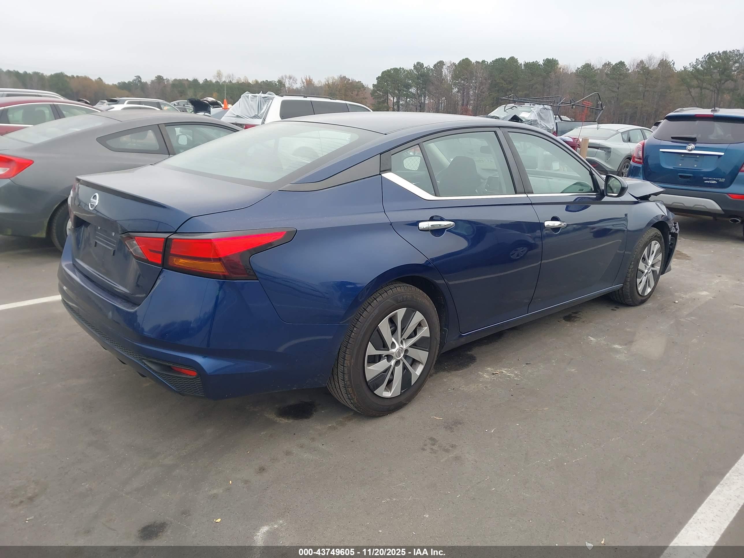 NISSAN ALTIMA image 4