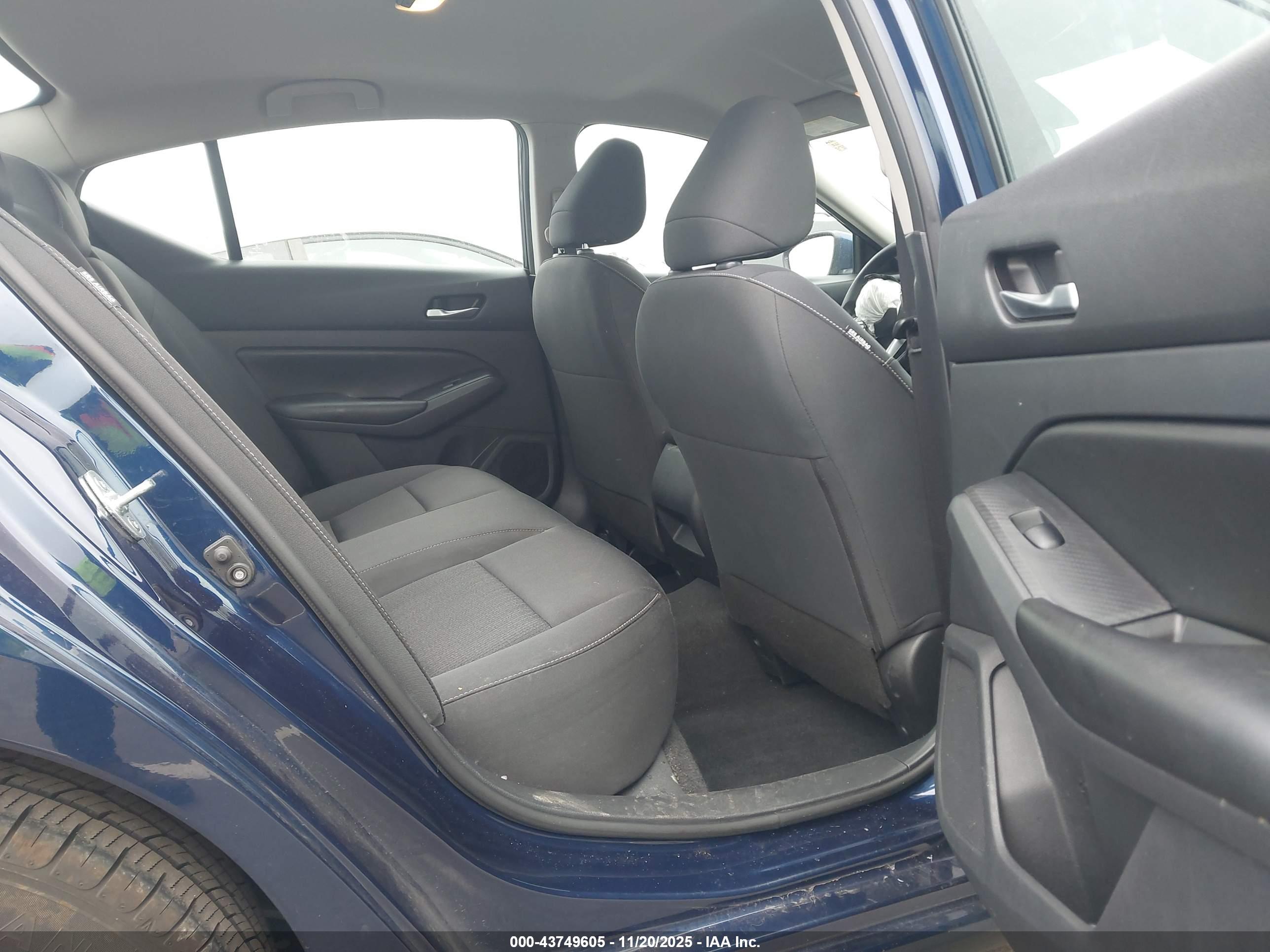 NISSAN ALTIMA image 8