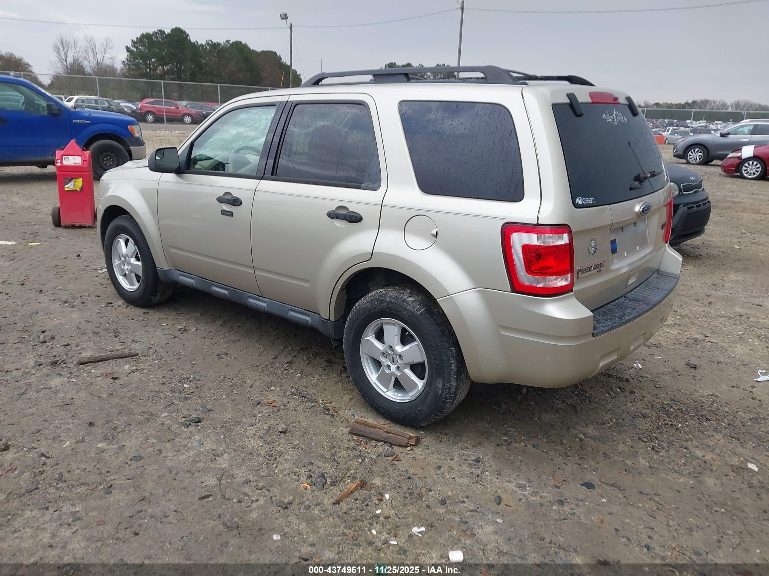 FORD ESCAPE image 3