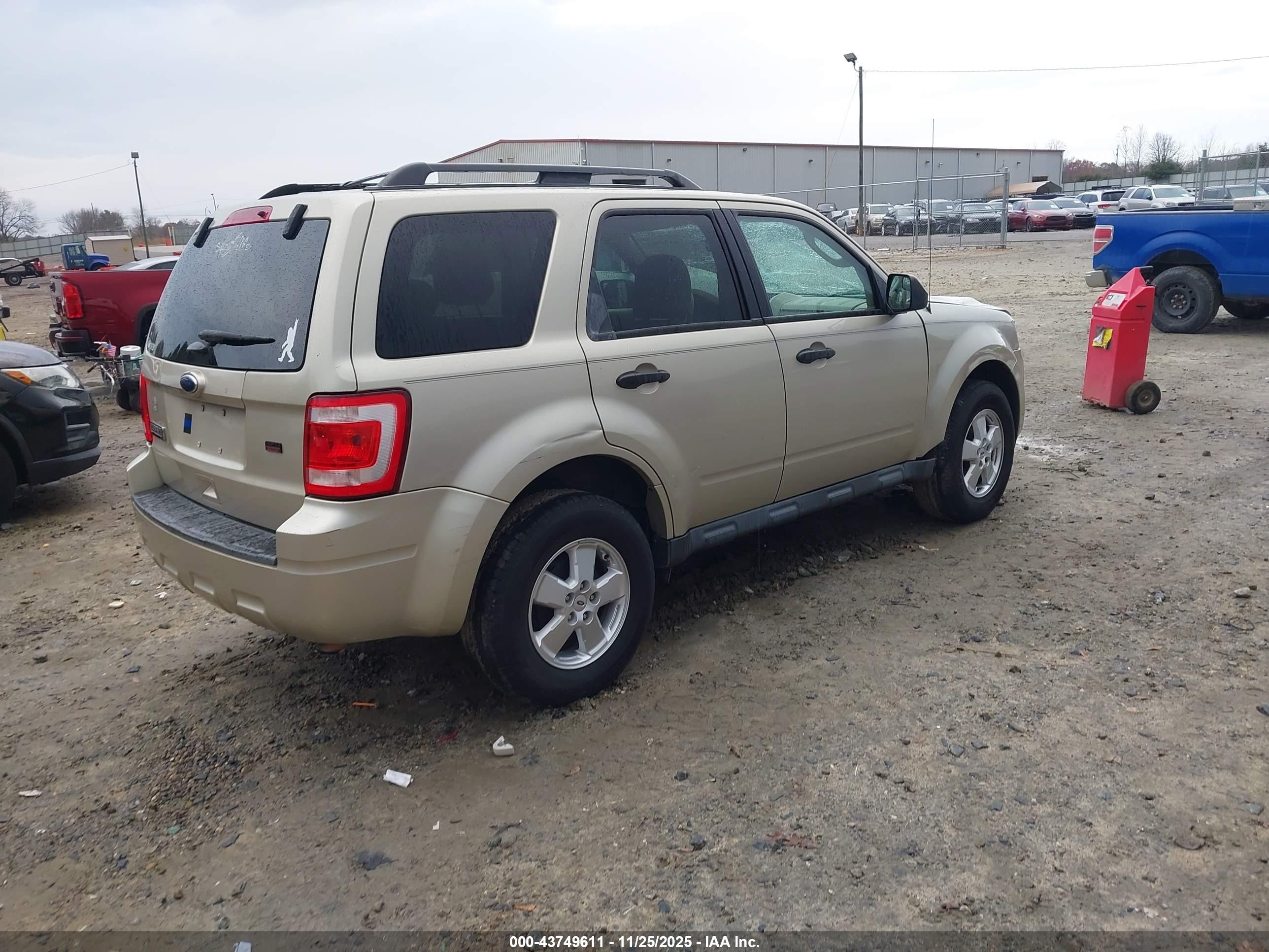 FORD ESCAPE image 4