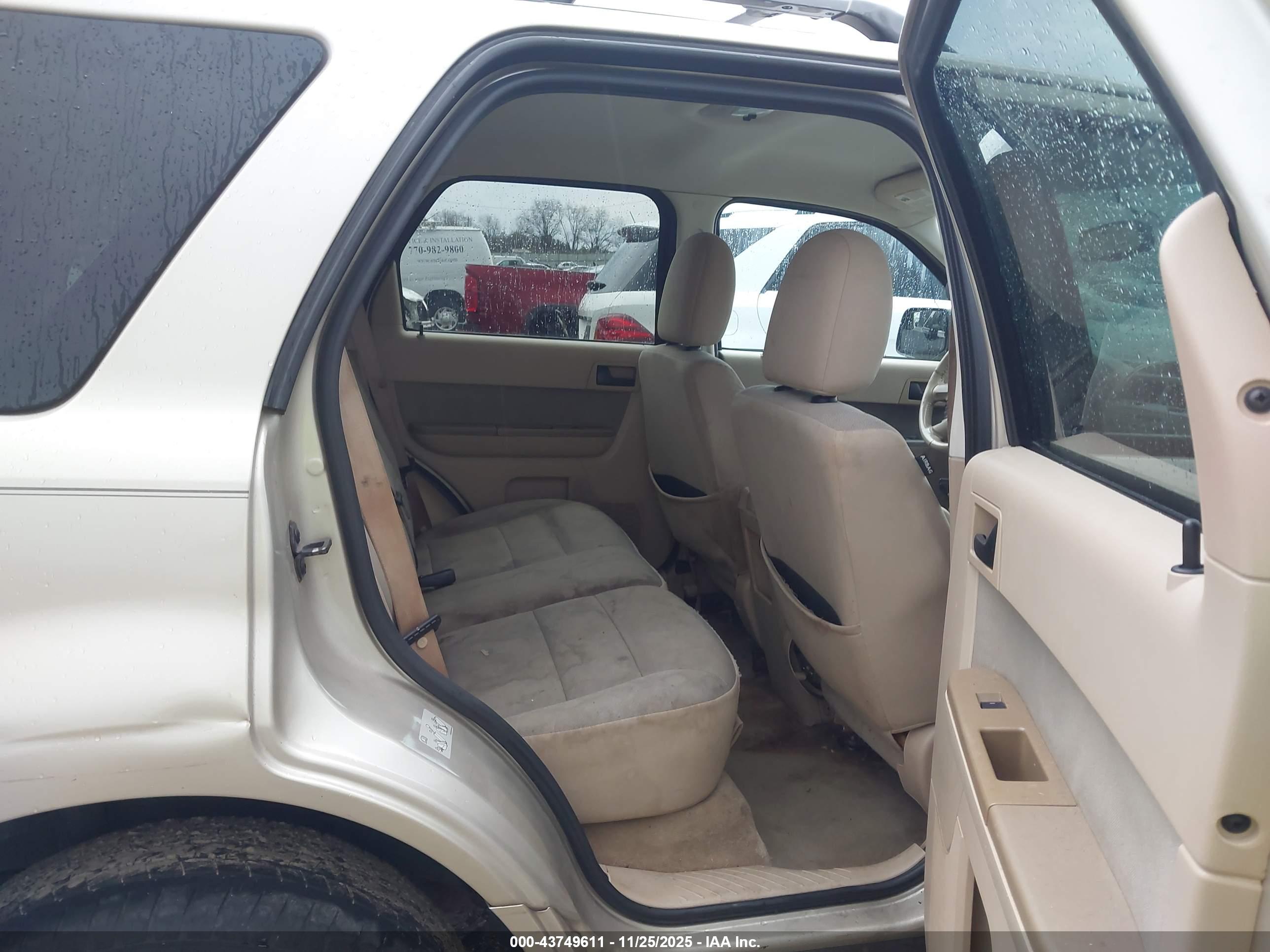FORD ESCAPE image 8