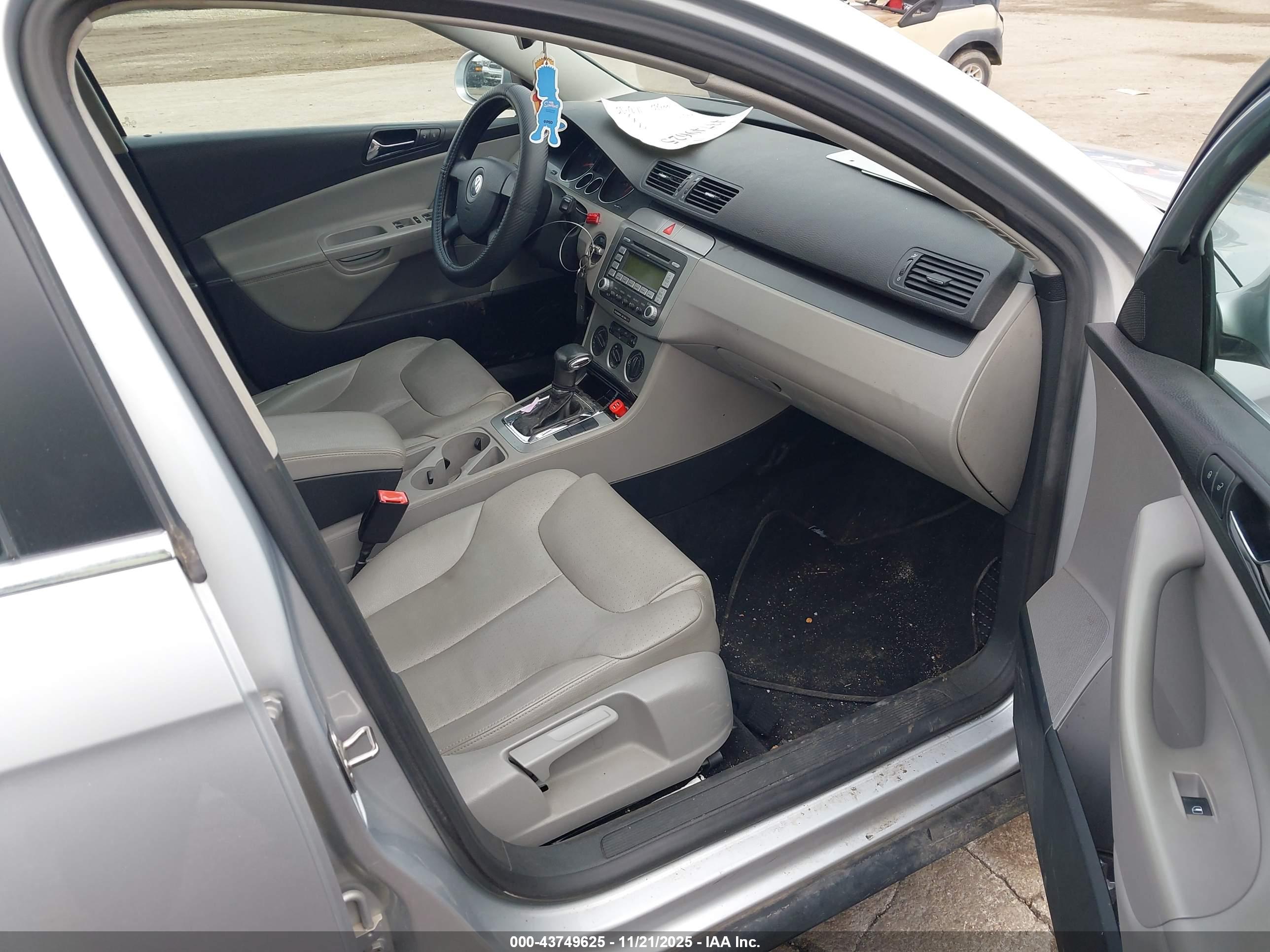 VOLKSWAGEN PASSAT image 5