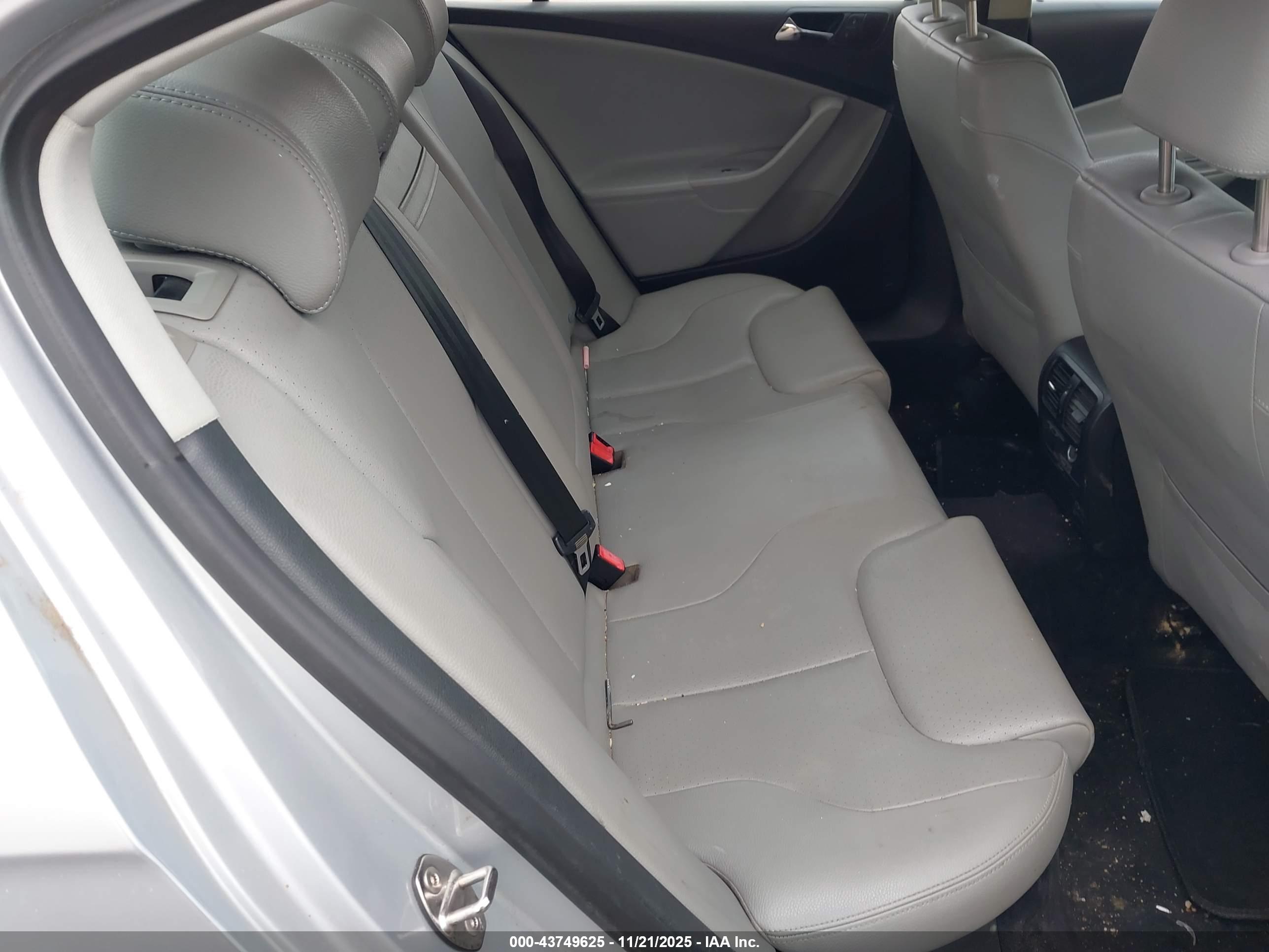 VOLKSWAGEN PASSAT image 8