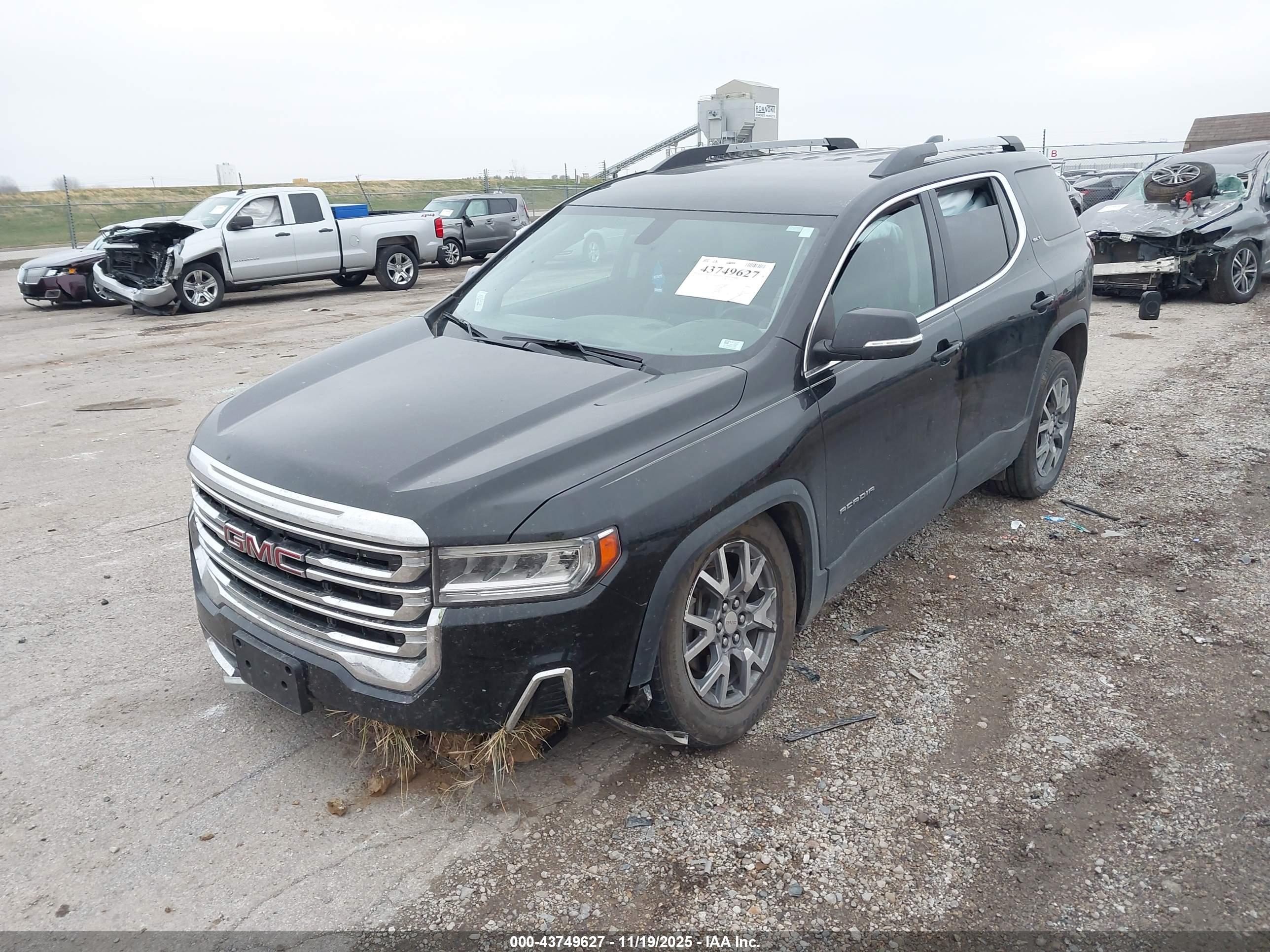 GMC ACADIA image 2