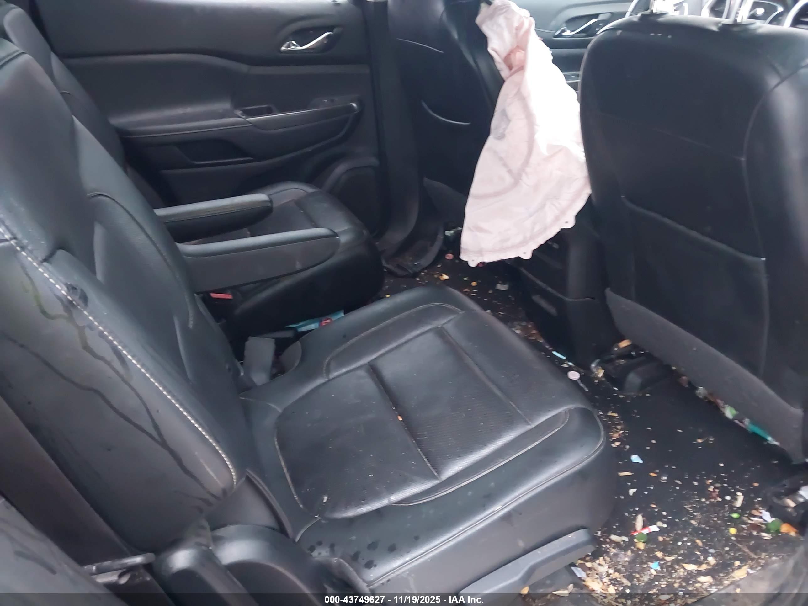 GMC ACADIA image 8