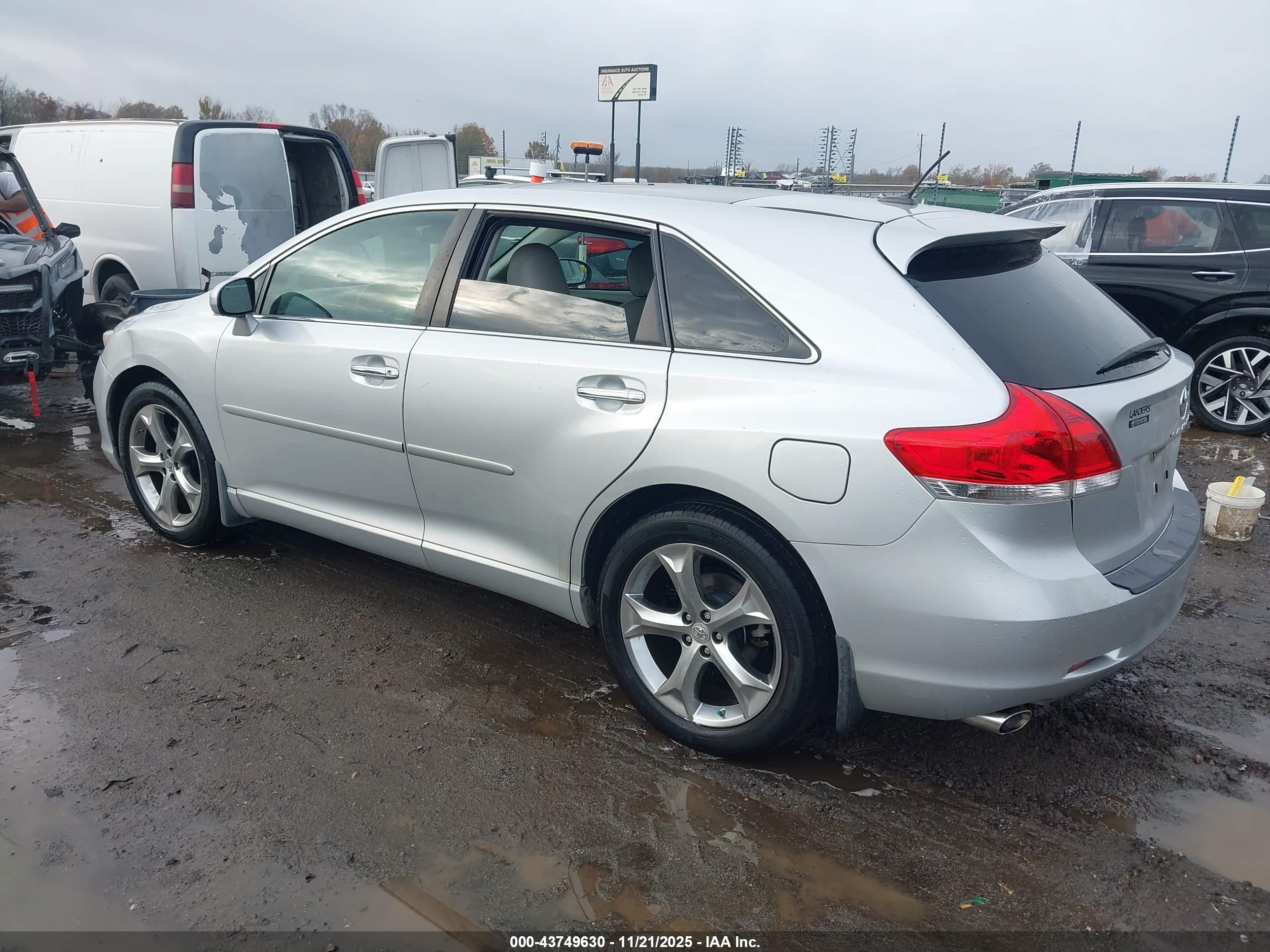 TOYOTA VENZA image 3