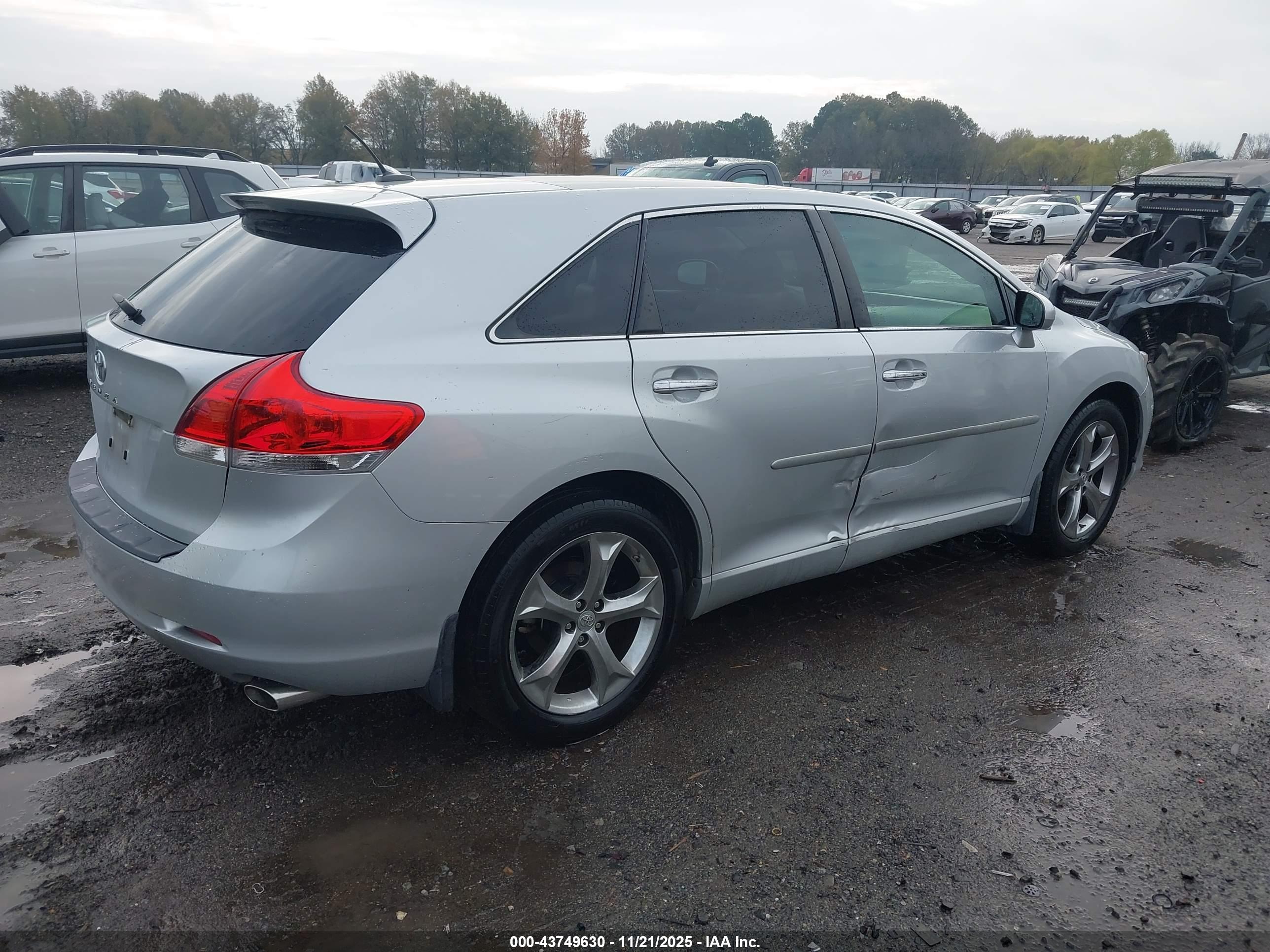 TOYOTA VENZA image 4