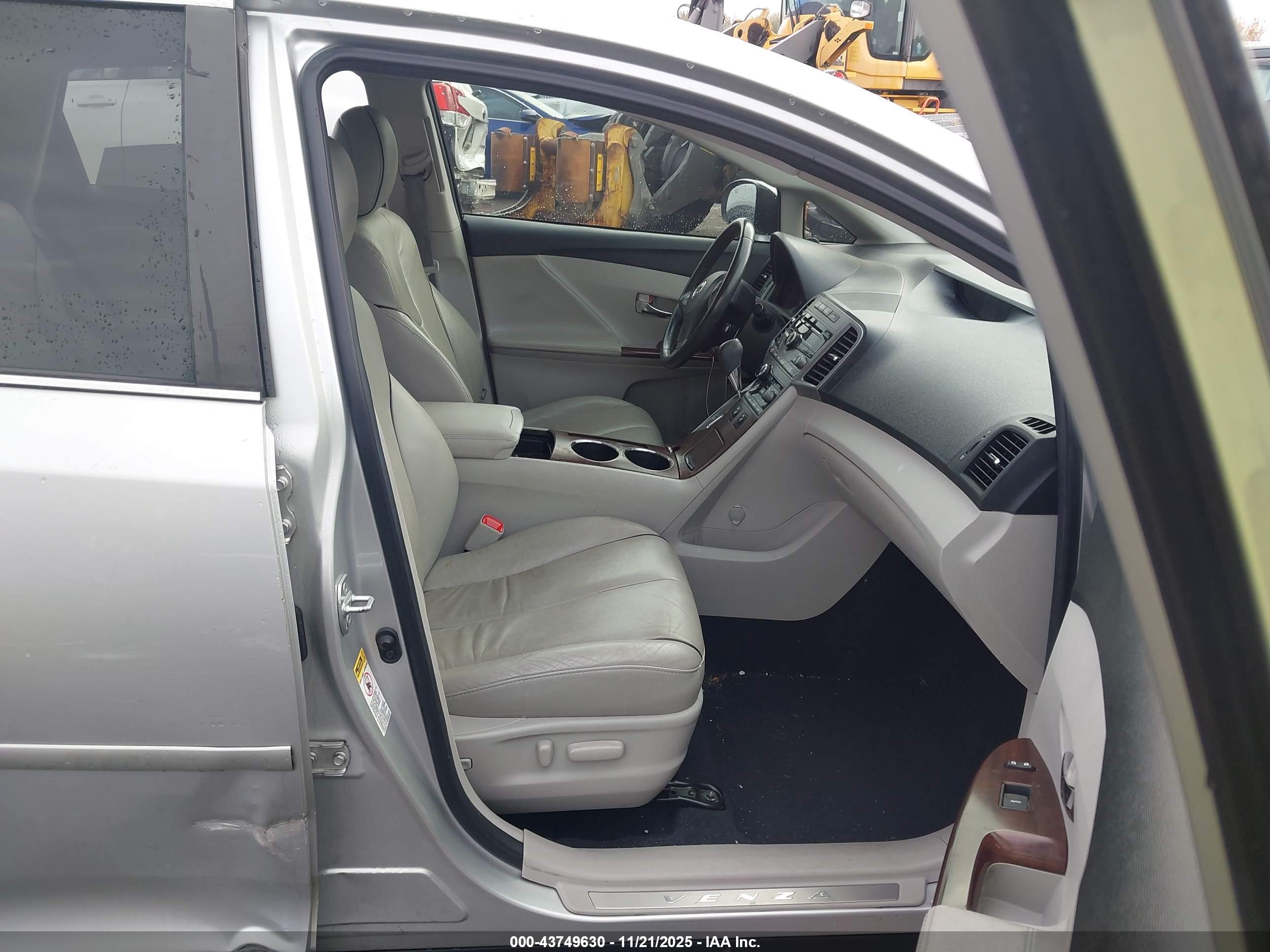 TOYOTA VENZA image 5