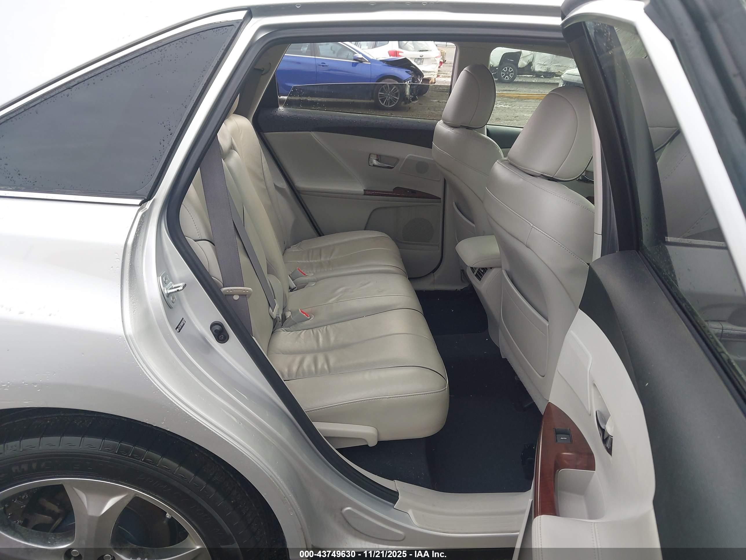 TOYOTA VENZA image 8