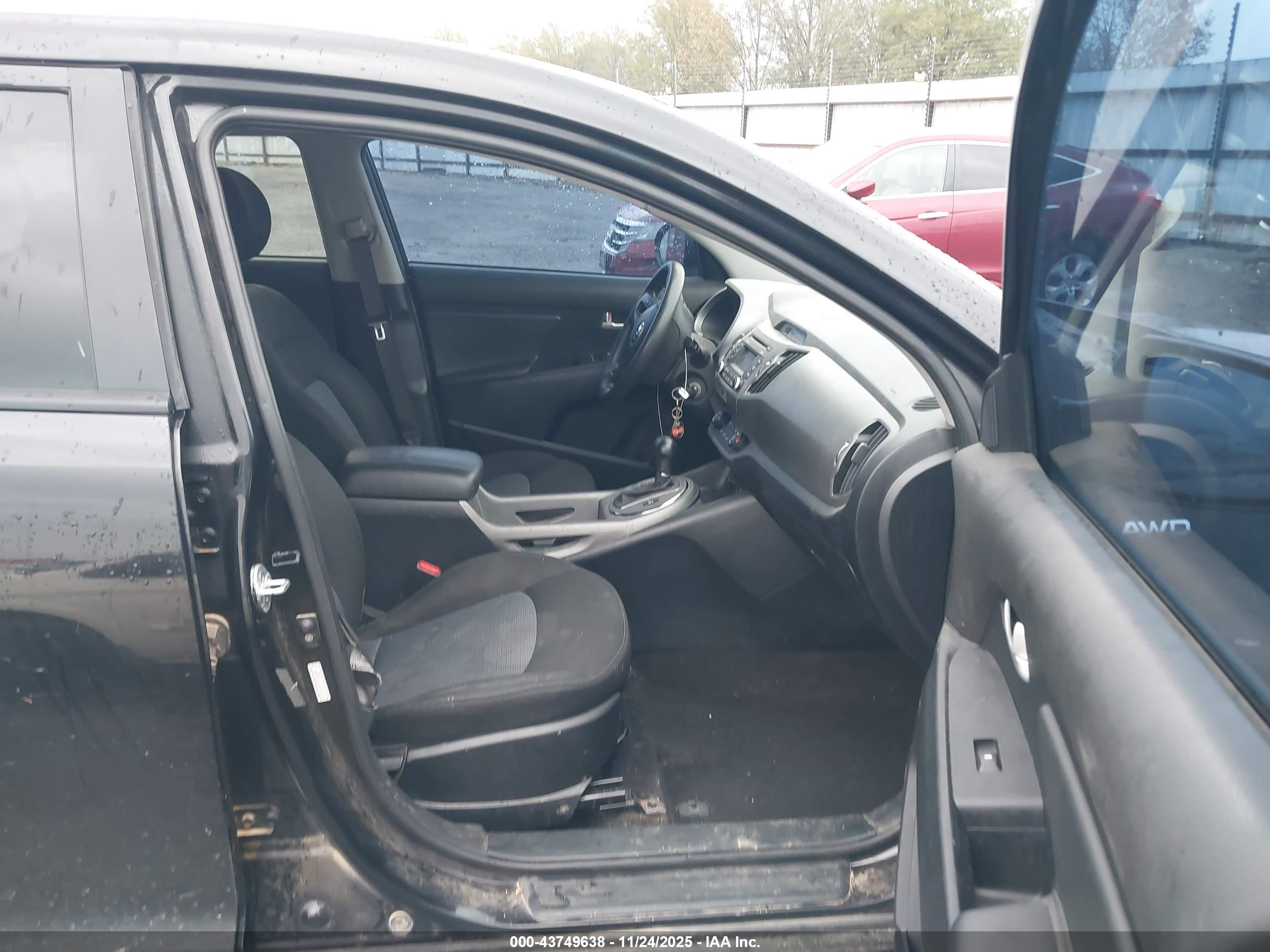 KIA SPORTAGE image 5