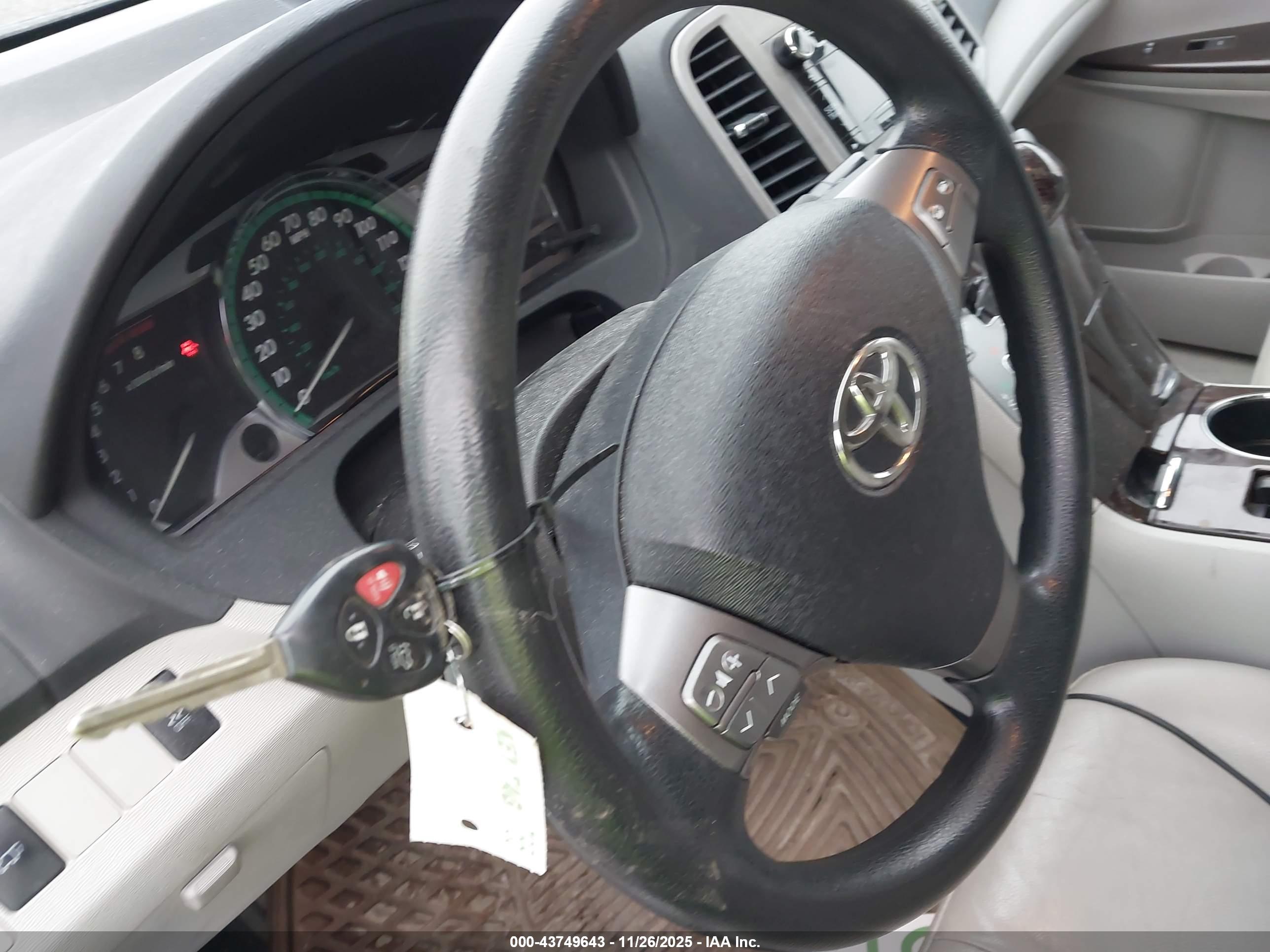 TOYOTA VENZA image 11