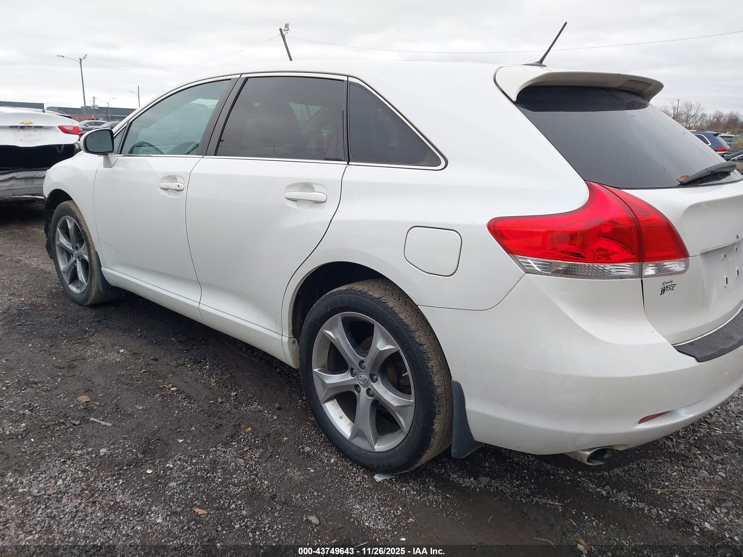 TOYOTA VENZA image 3