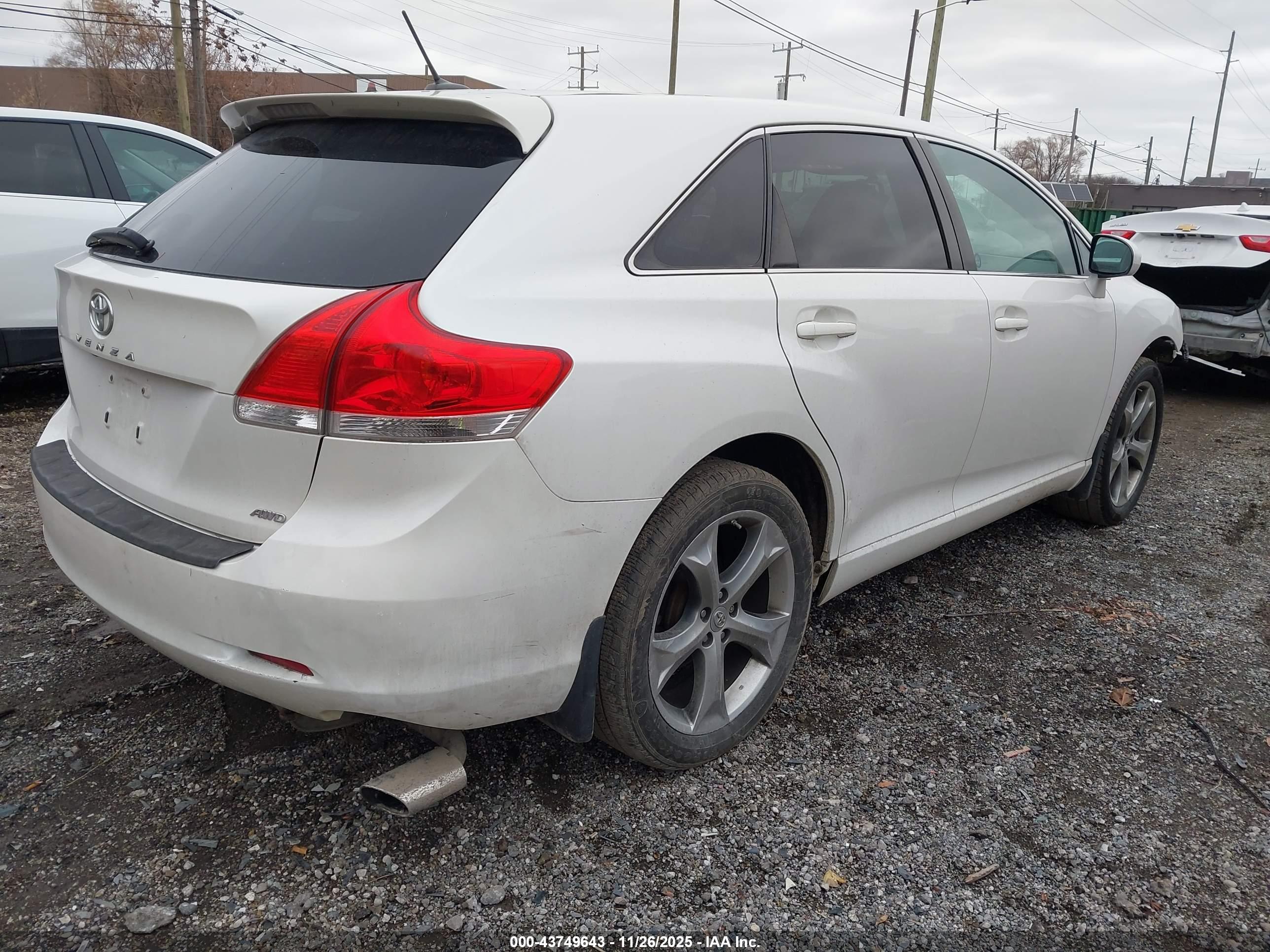 TOYOTA VENZA image 4