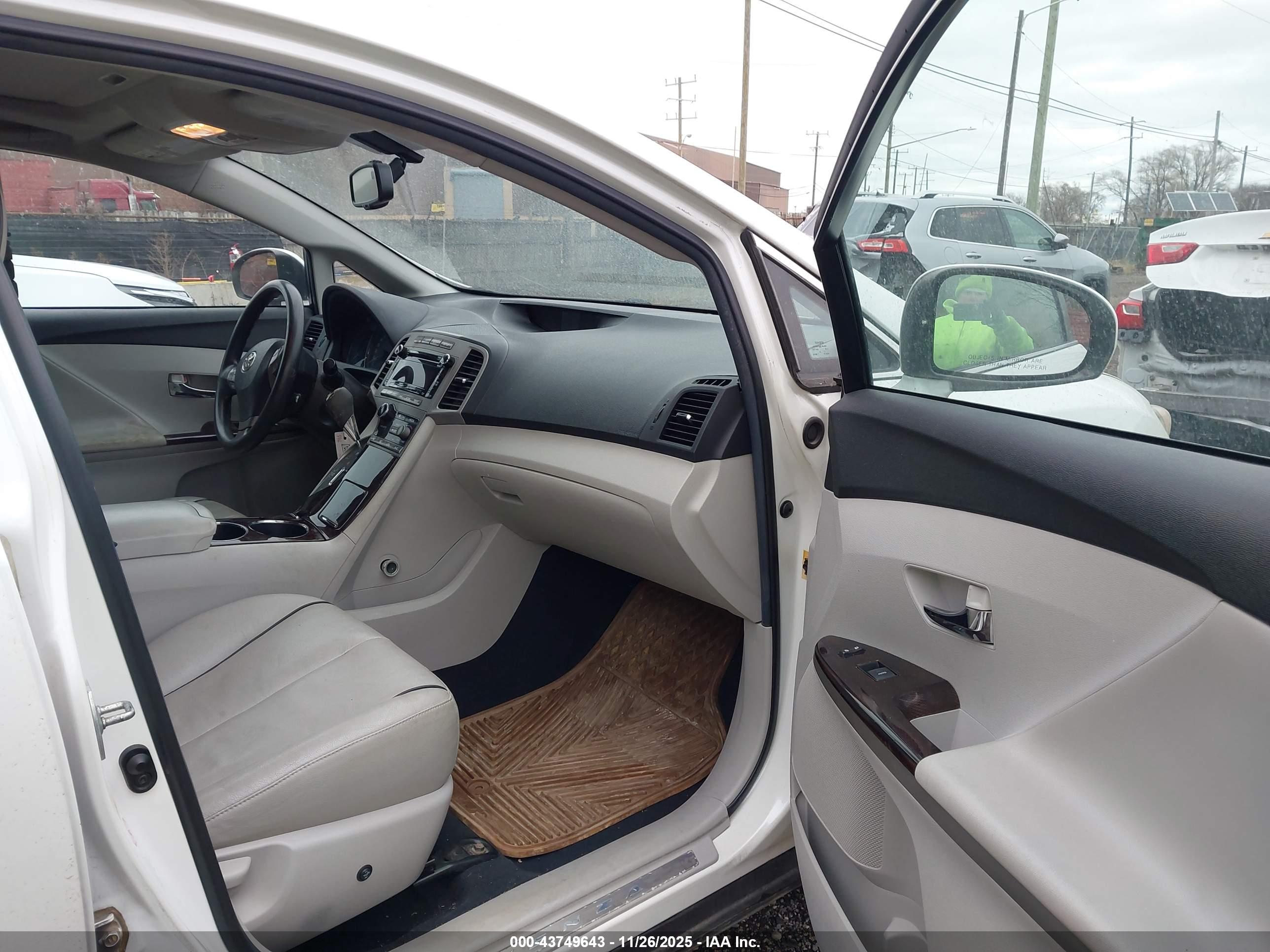TOYOTA VENZA image 5