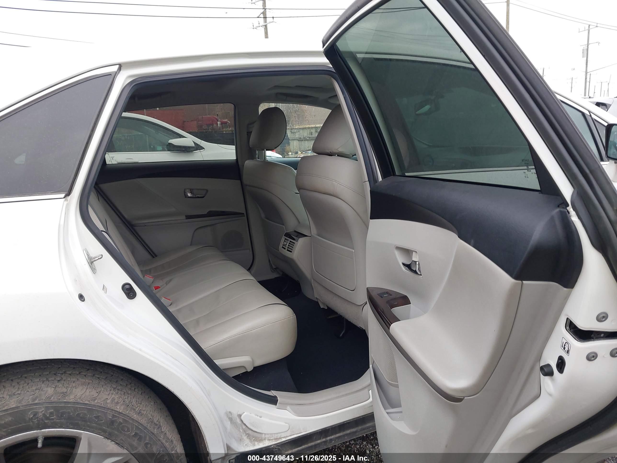 TOYOTA VENZA image 8