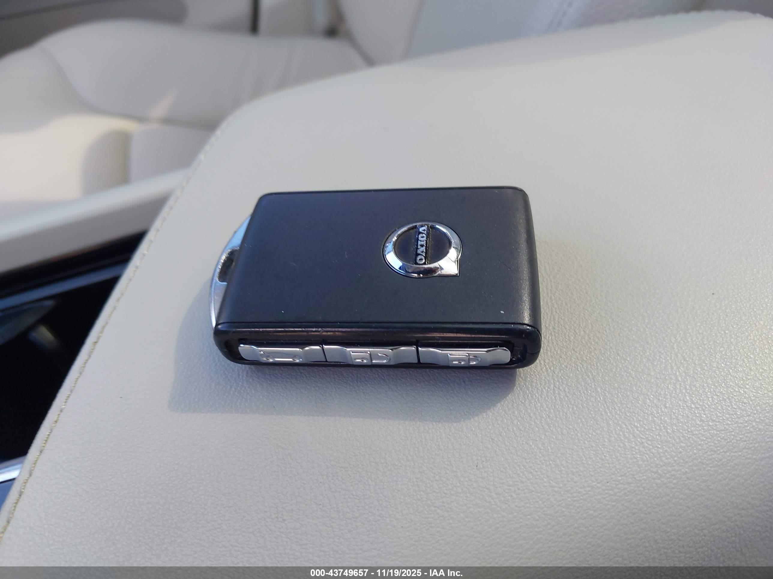 VOLVO XC60 image 11