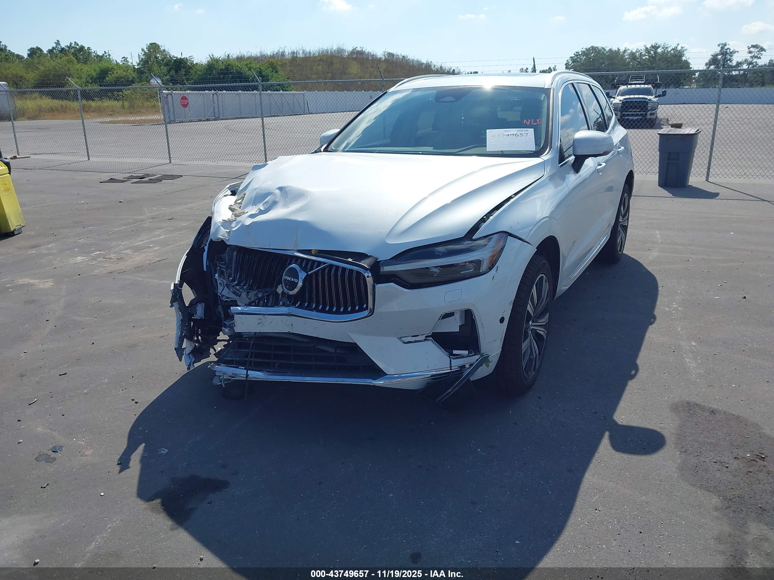 VOLVO XC60 image 2