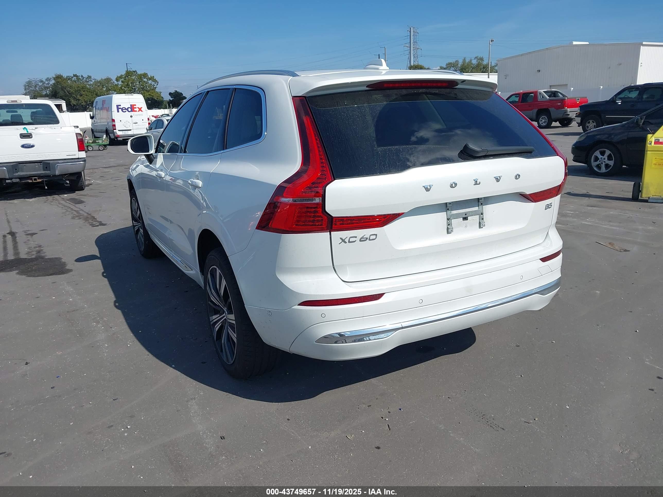 VOLVO XC60 image 3