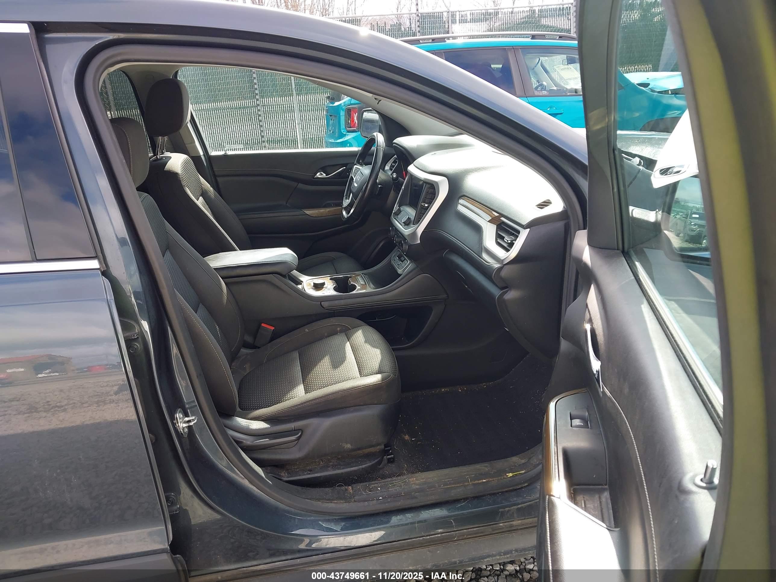 GMC ACADIA image 5