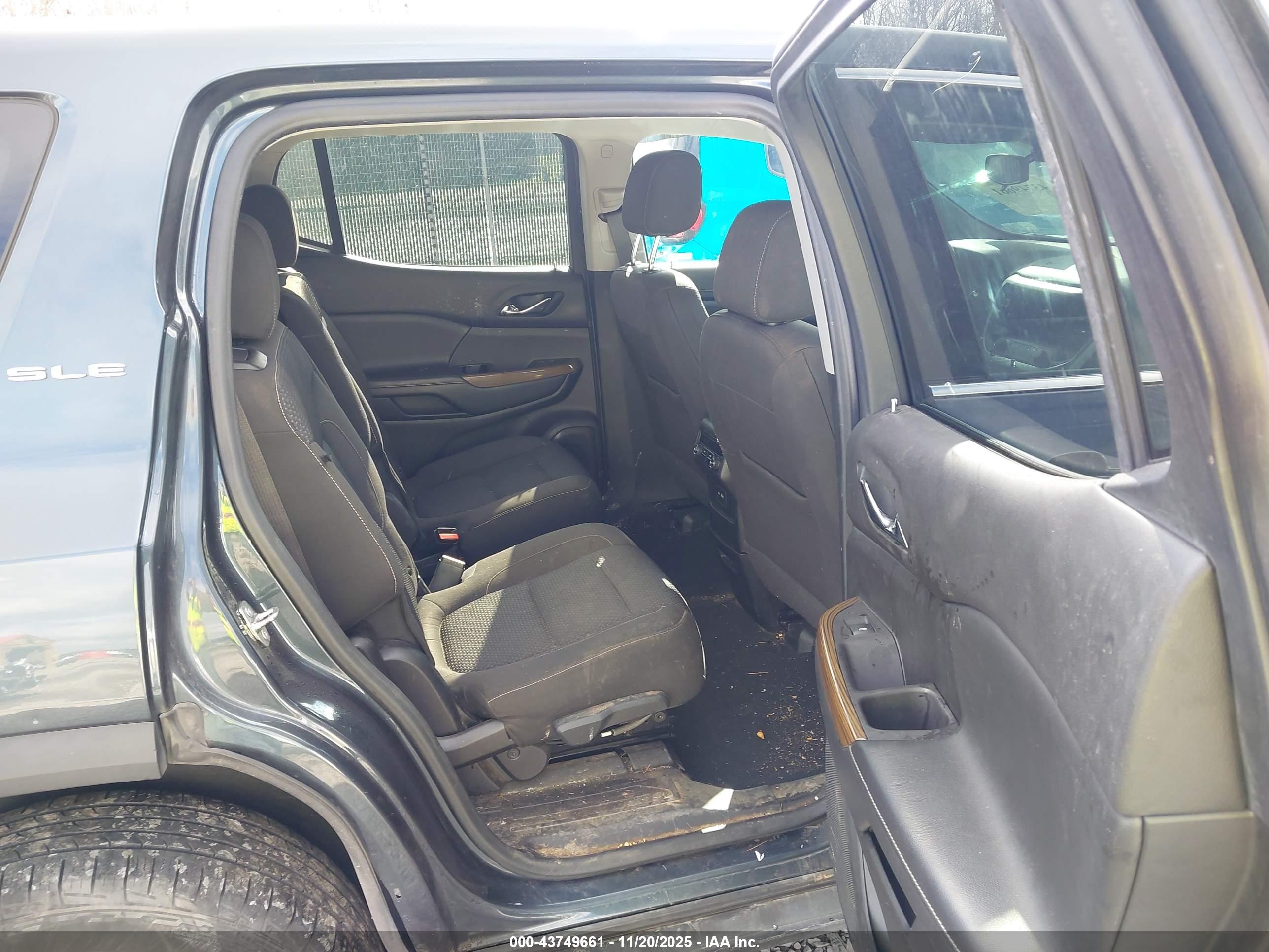 GMC ACADIA image 8
