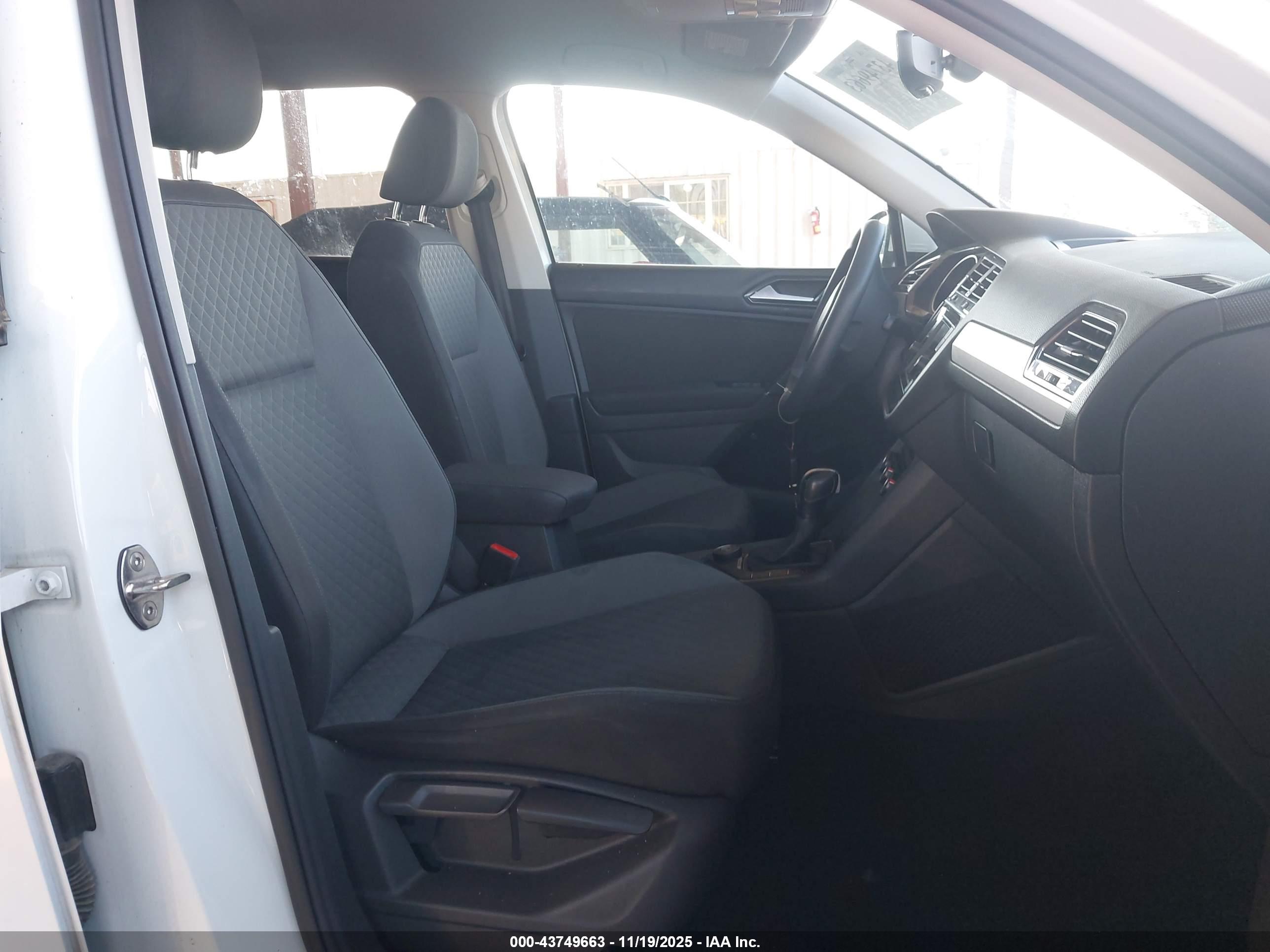 VOLKSWAGEN TIGUAN image 5