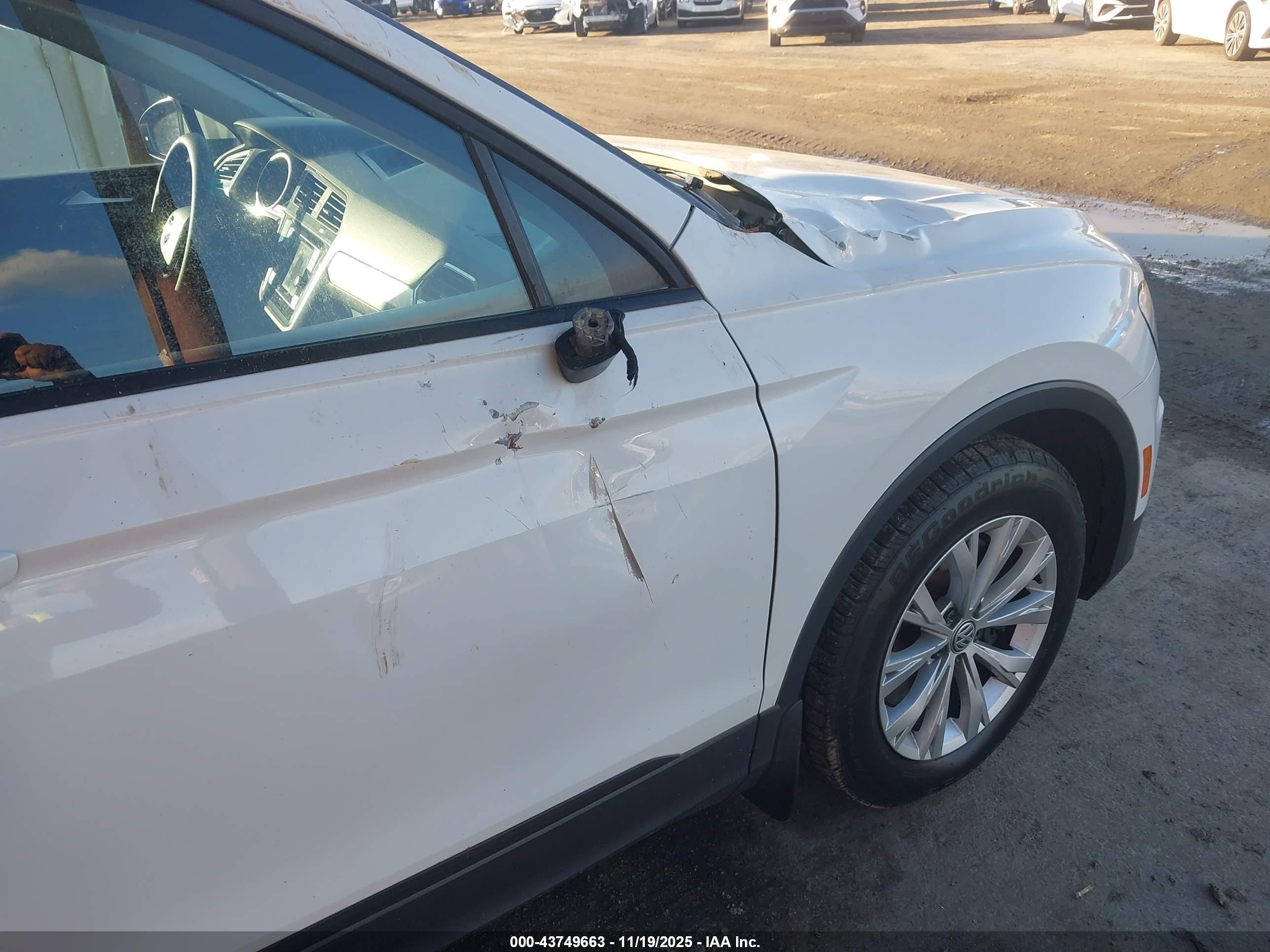 VOLKSWAGEN TIGUAN image 6
