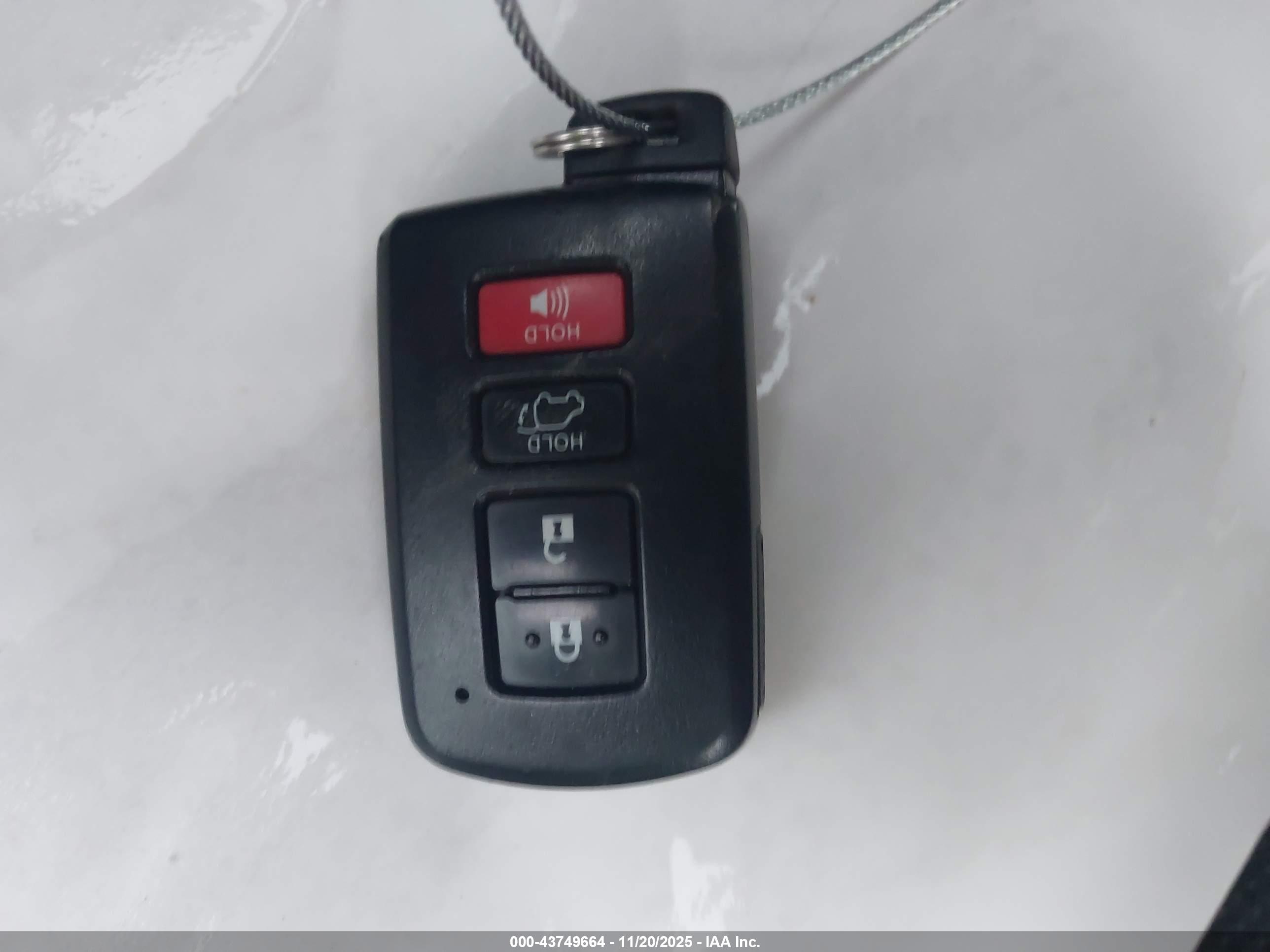 TOYOTA RAV4 image 11