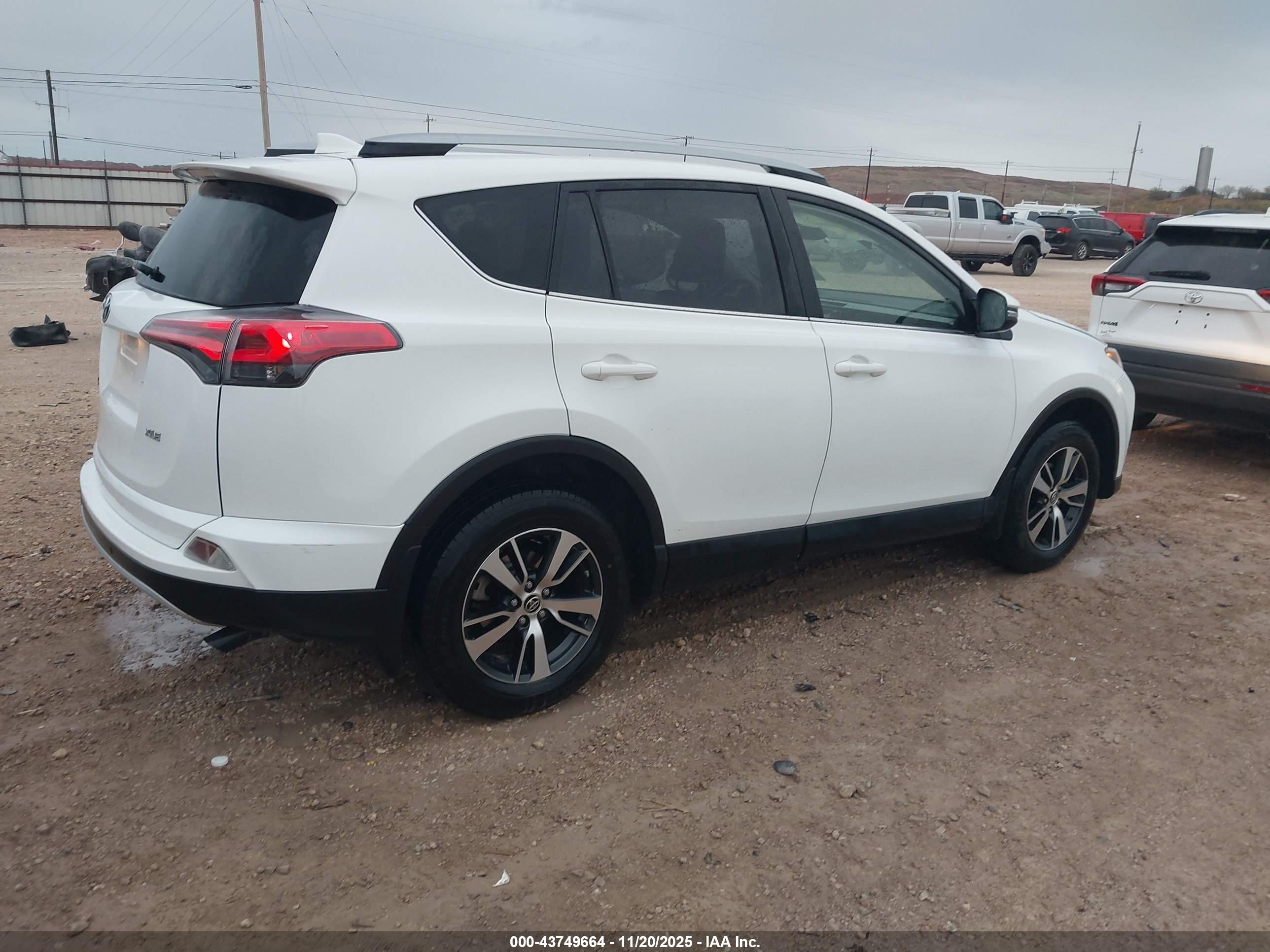TOYOTA RAV4 image 4