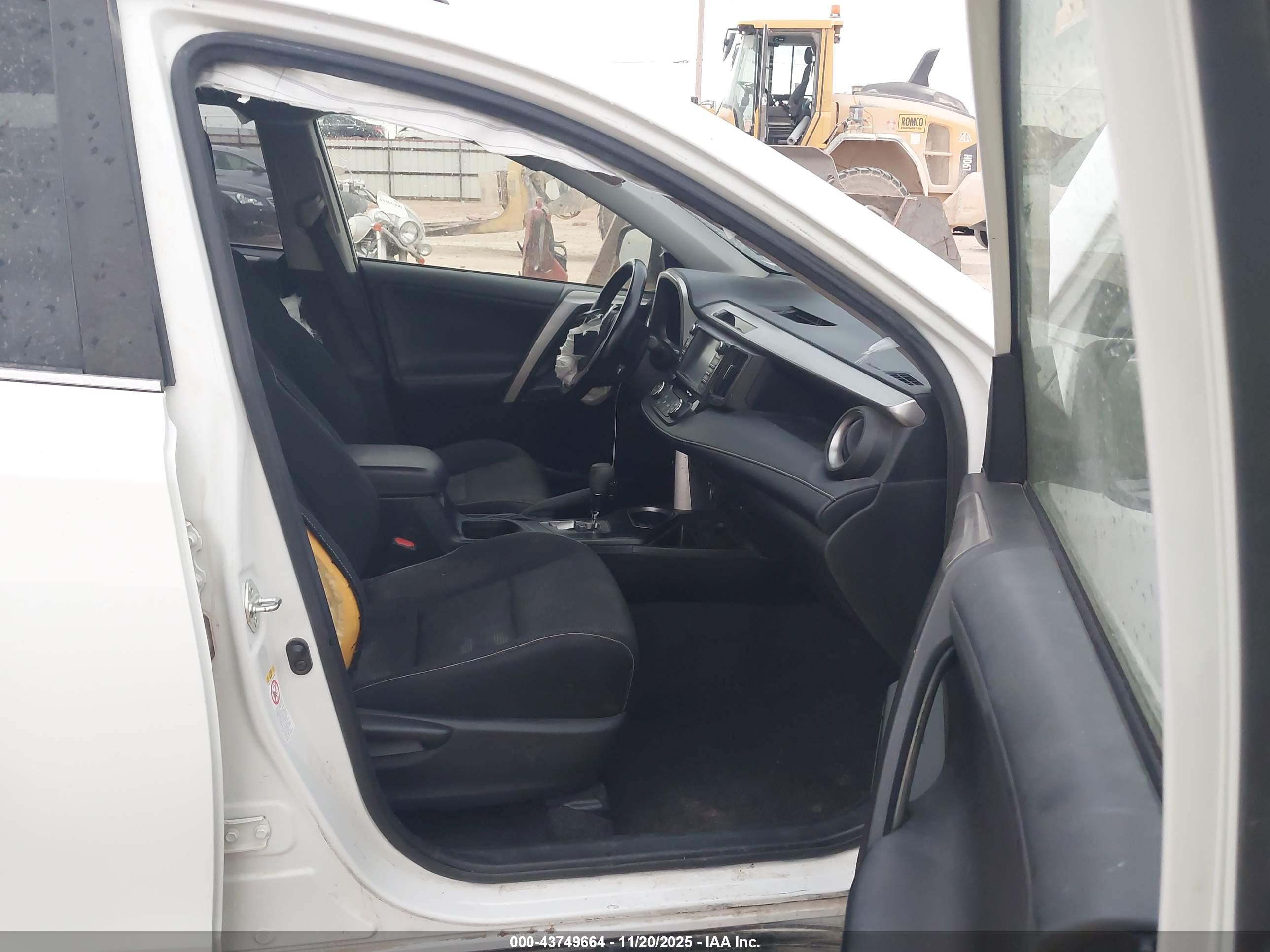 TOYOTA RAV4 image 5