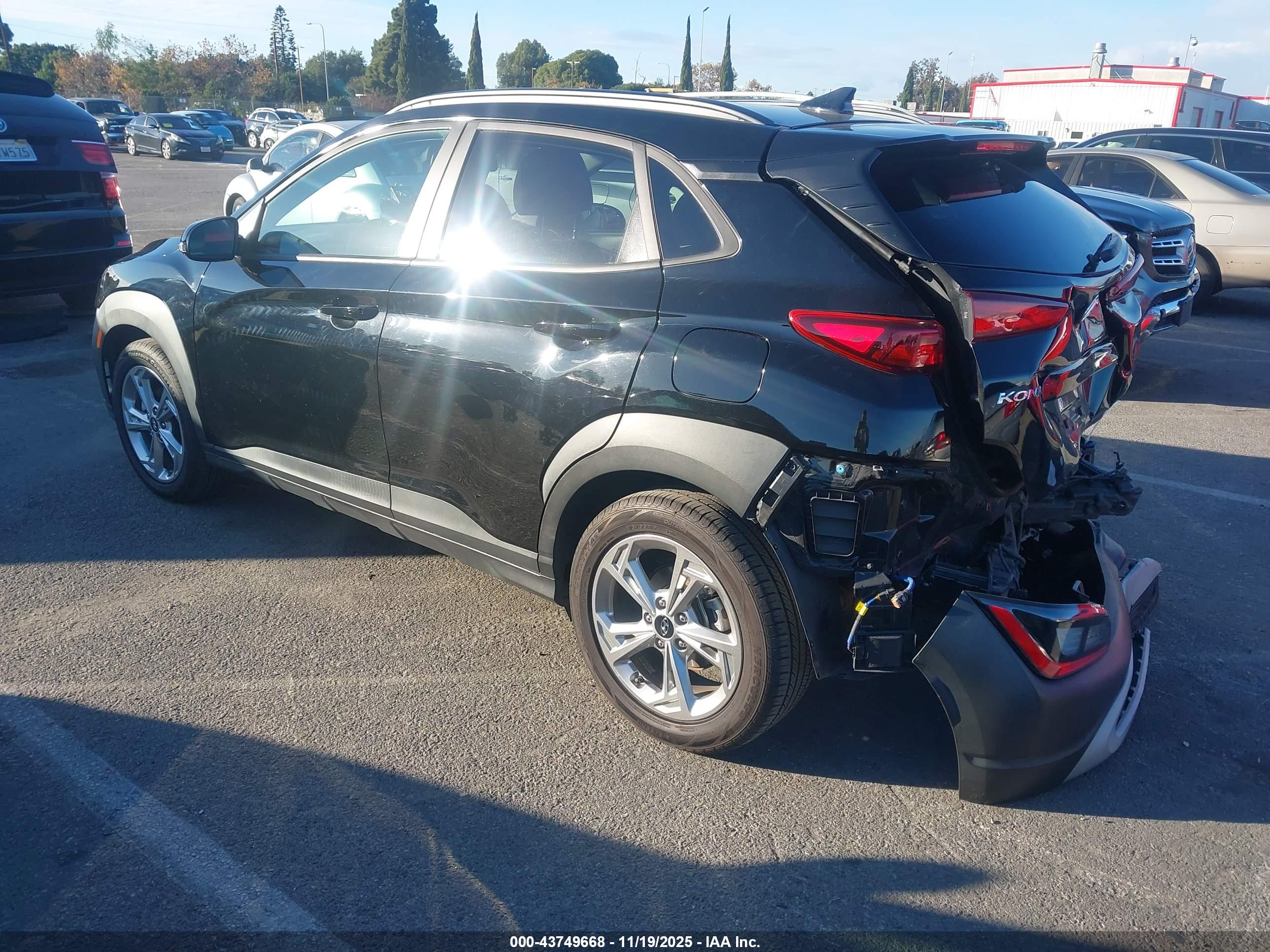HYUNDAI KONA image 3