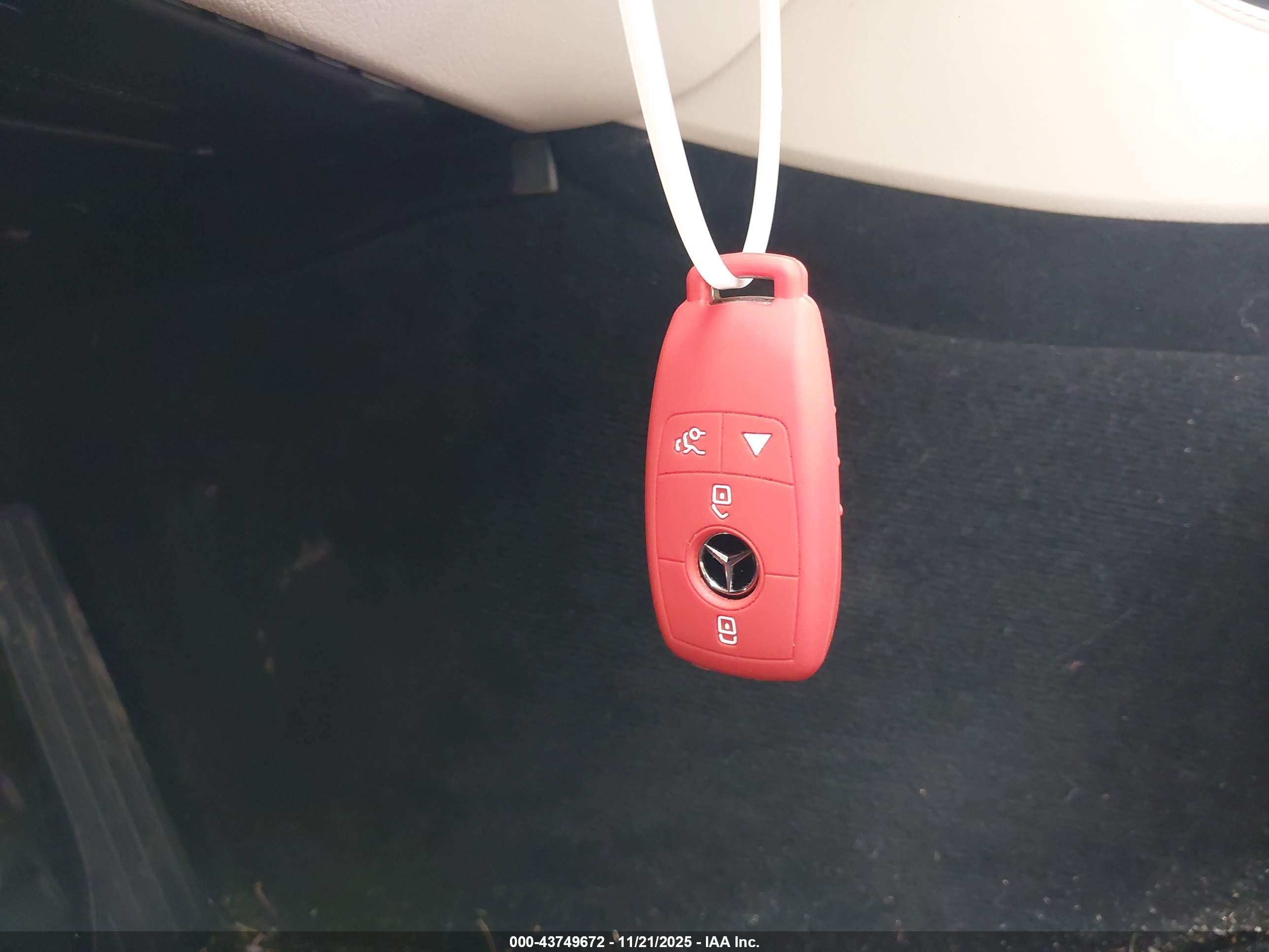 MERCEDES-BENZ E image 11