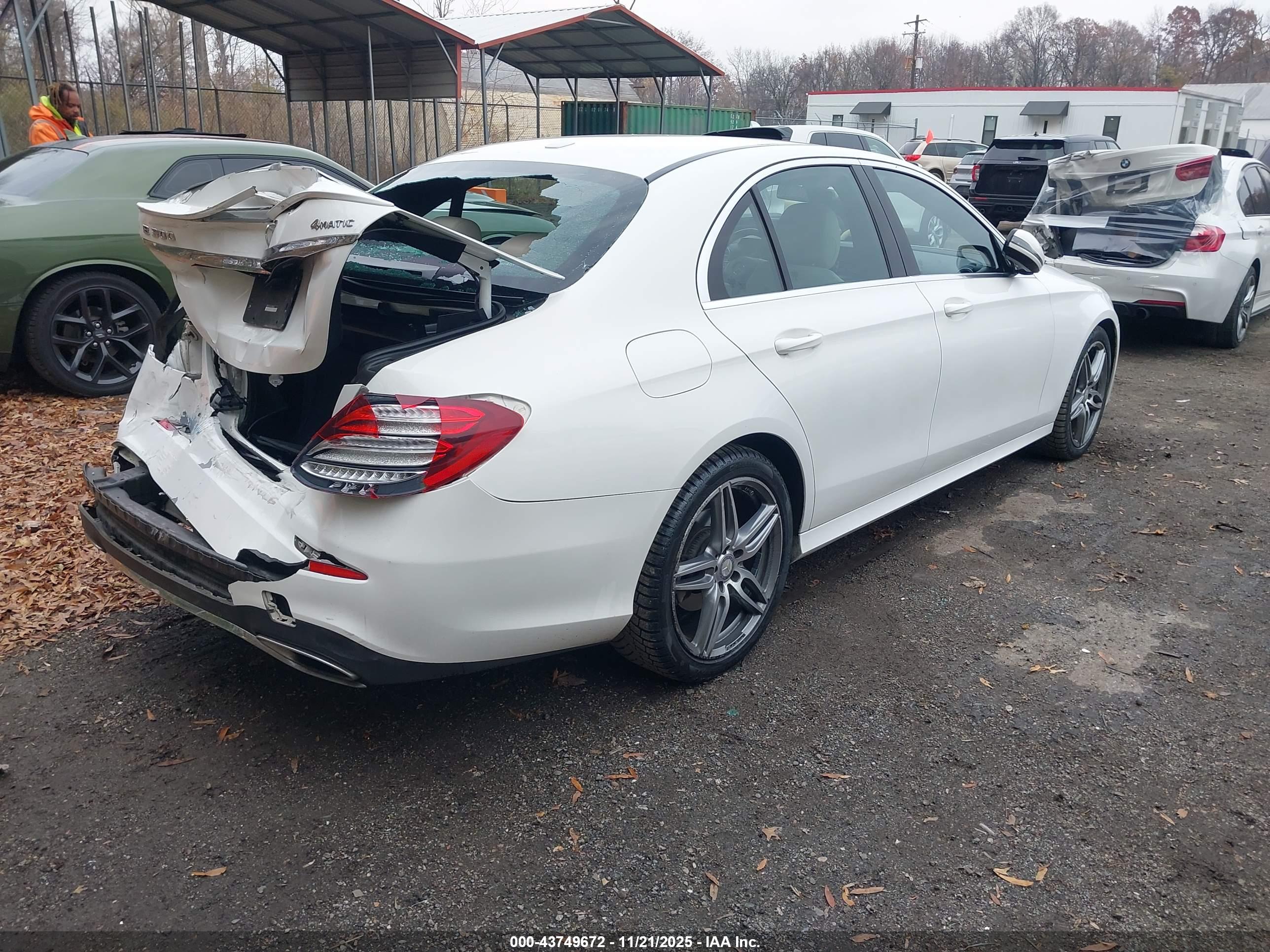 MERCEDES-BENZ E image 4