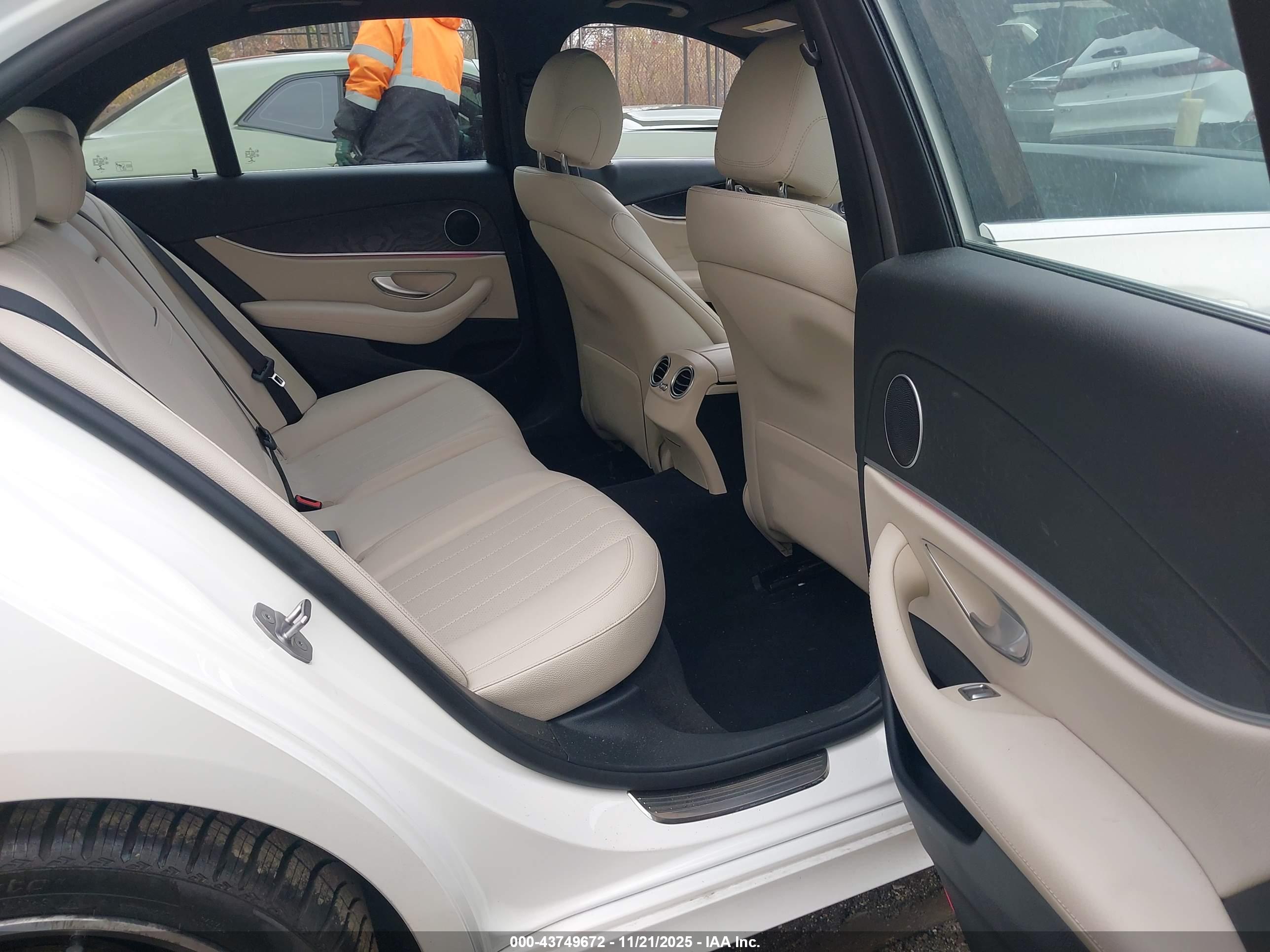 MERCEDES-BENZ E image 8