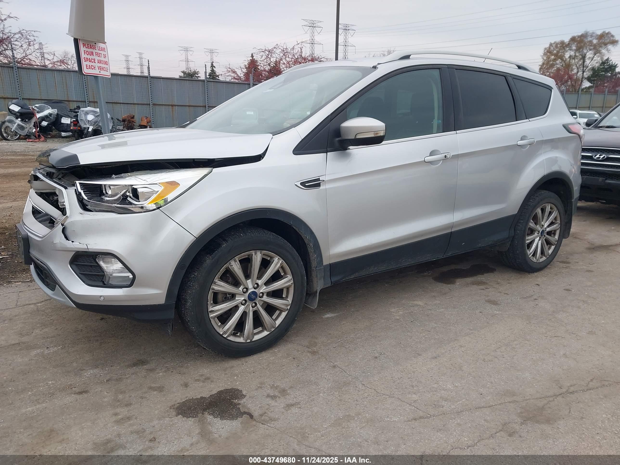 FORD ESCAPE image 2