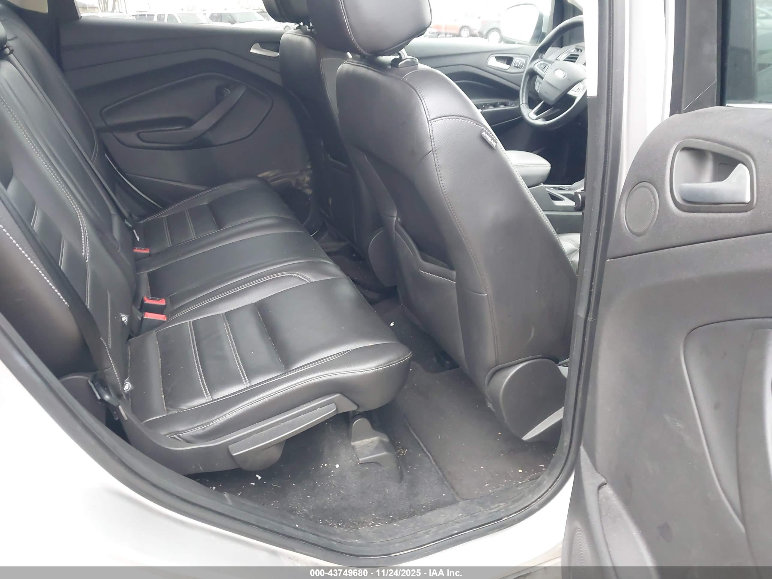 FORD ESCAPE image 8