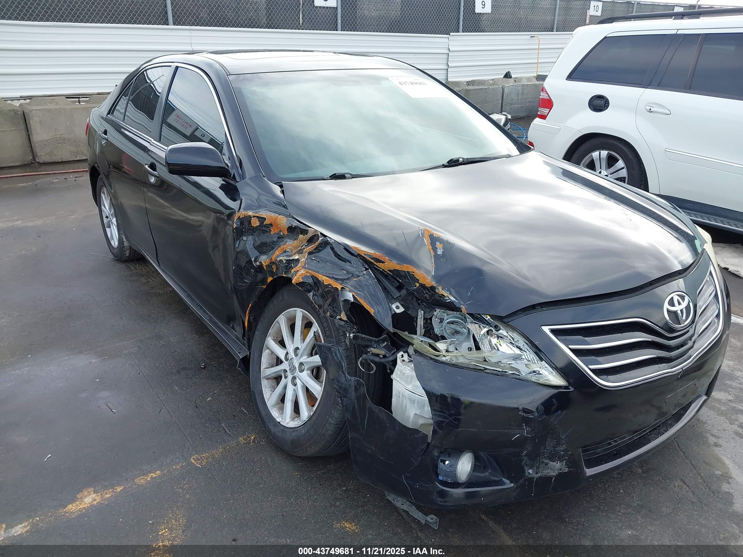 TOYOTA CAMRY image 6