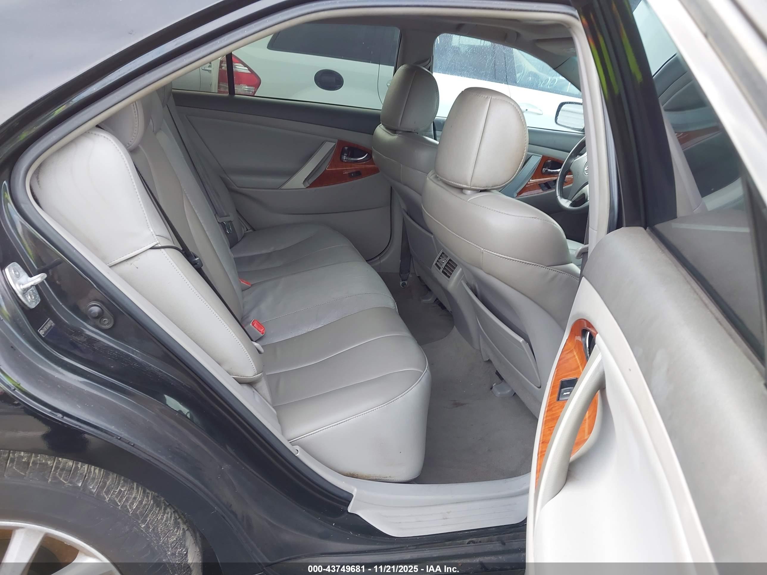 TOYOTA CAMRY image 8