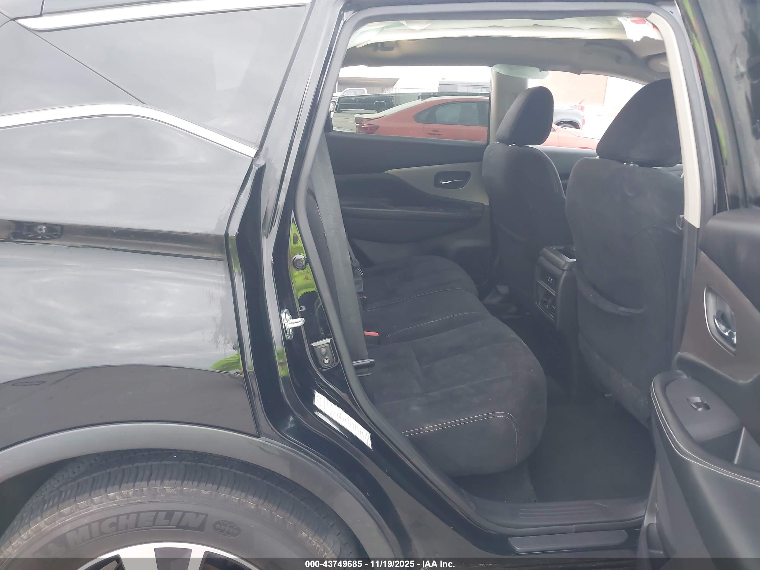 NISSAN MURANO image 8