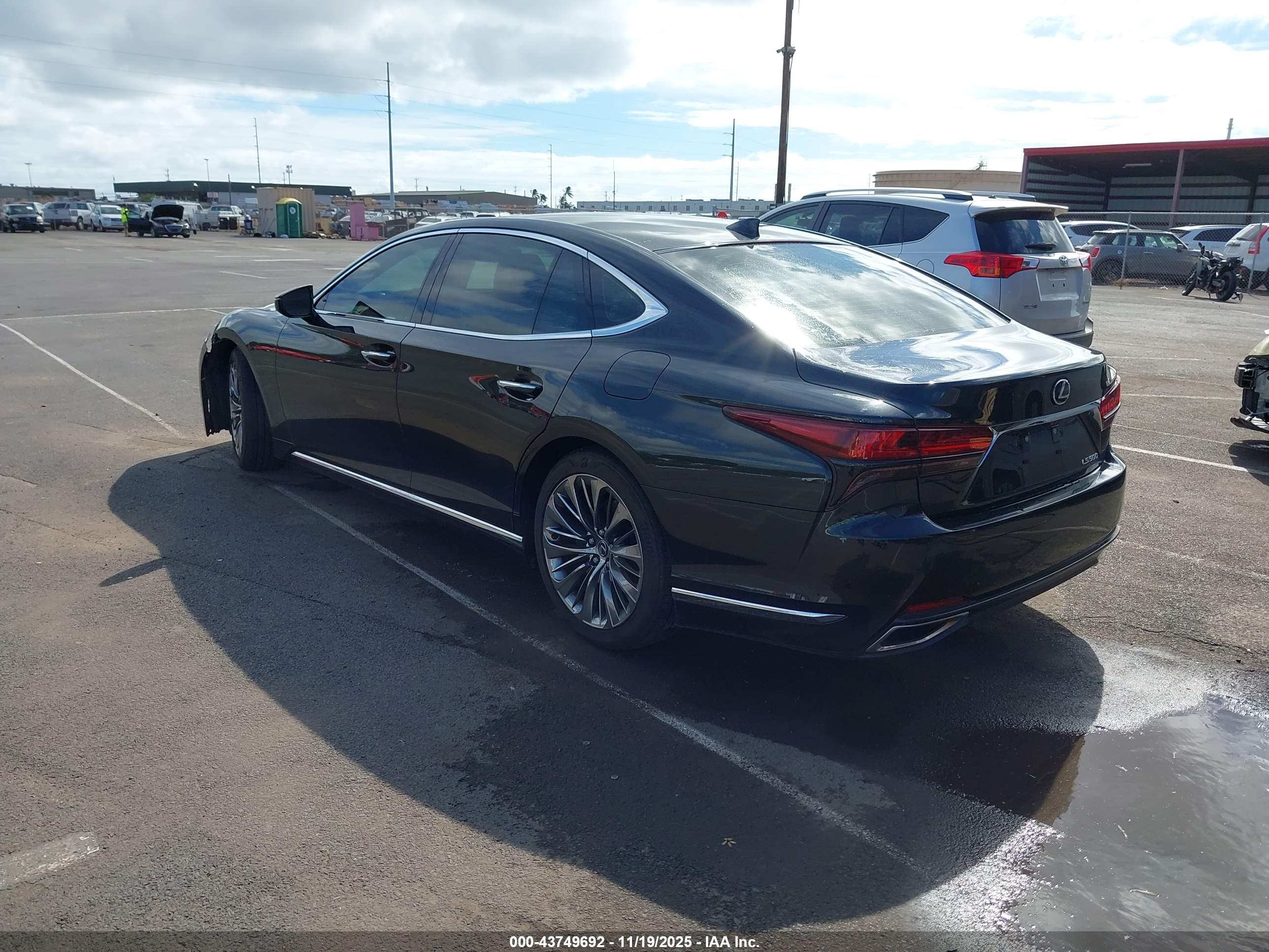 LEXUS LS image 3