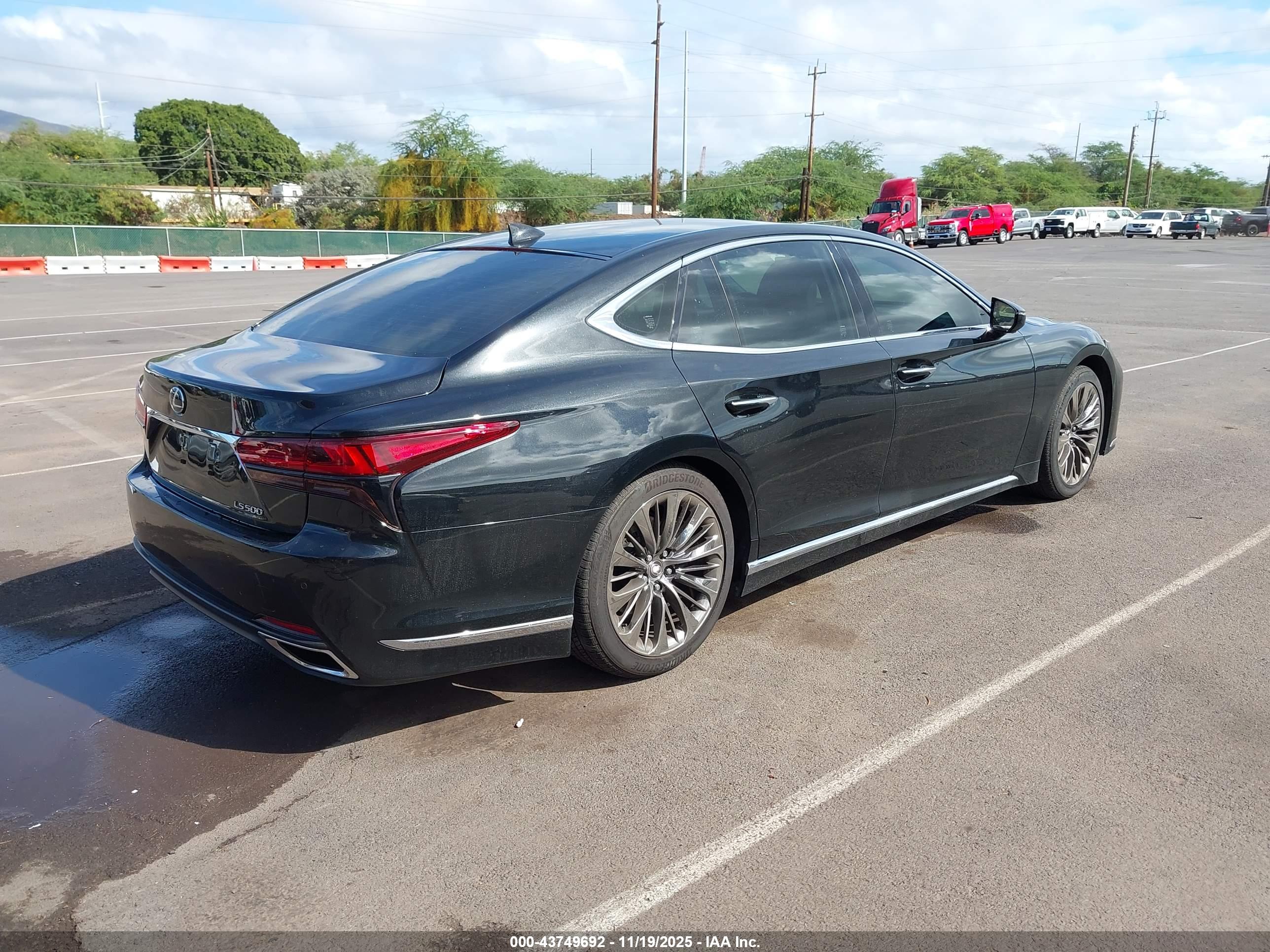 LEXUS LS image 4