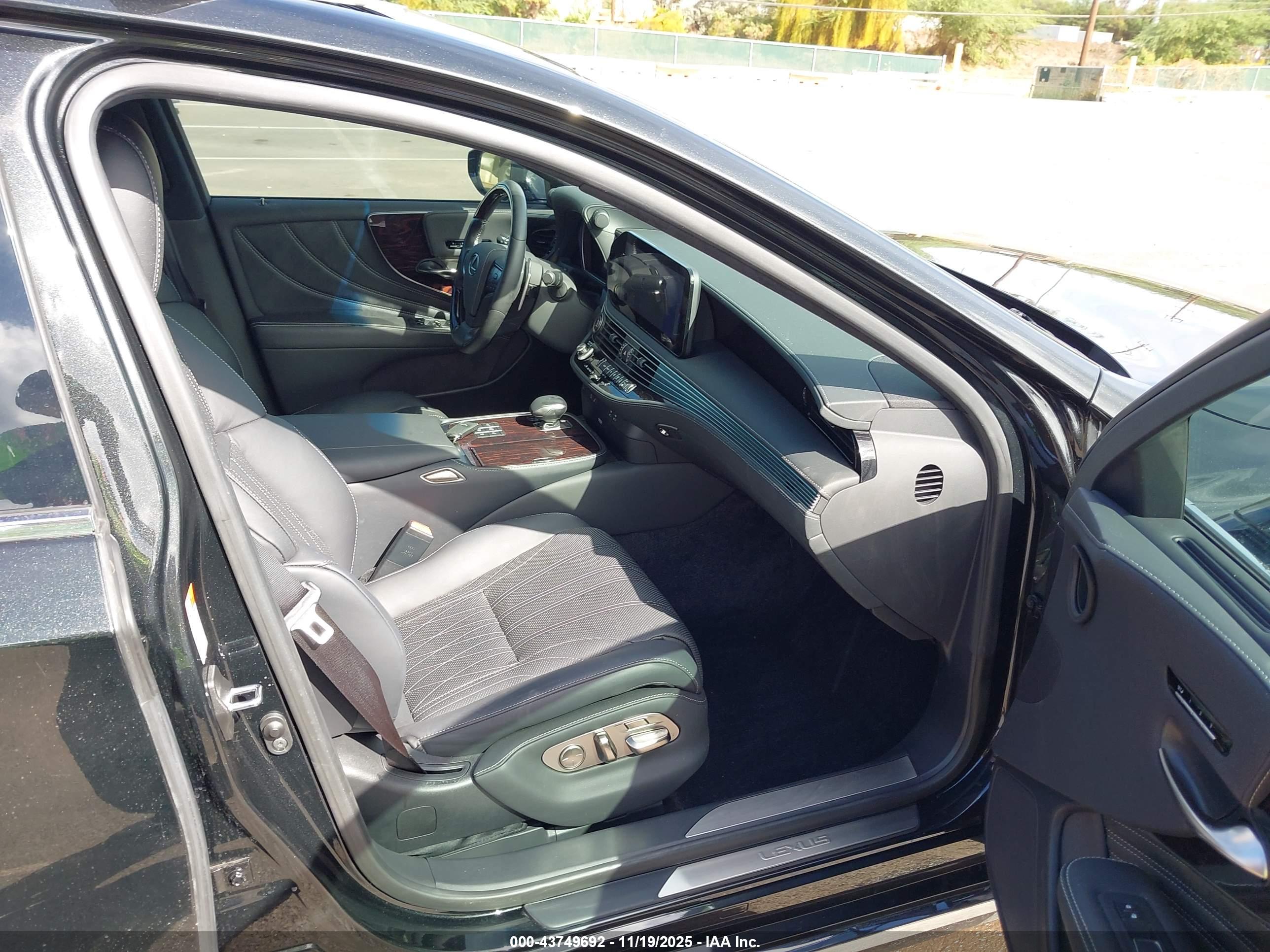 LEXUS LS image 5