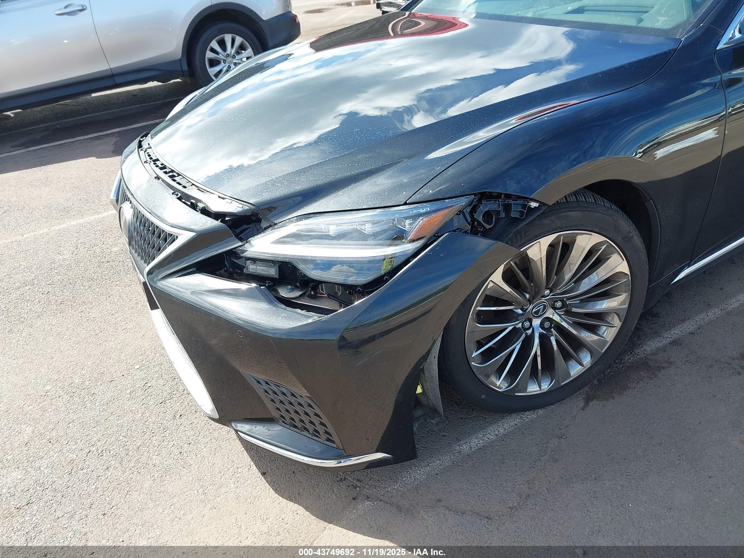 LEXUS LS image 6