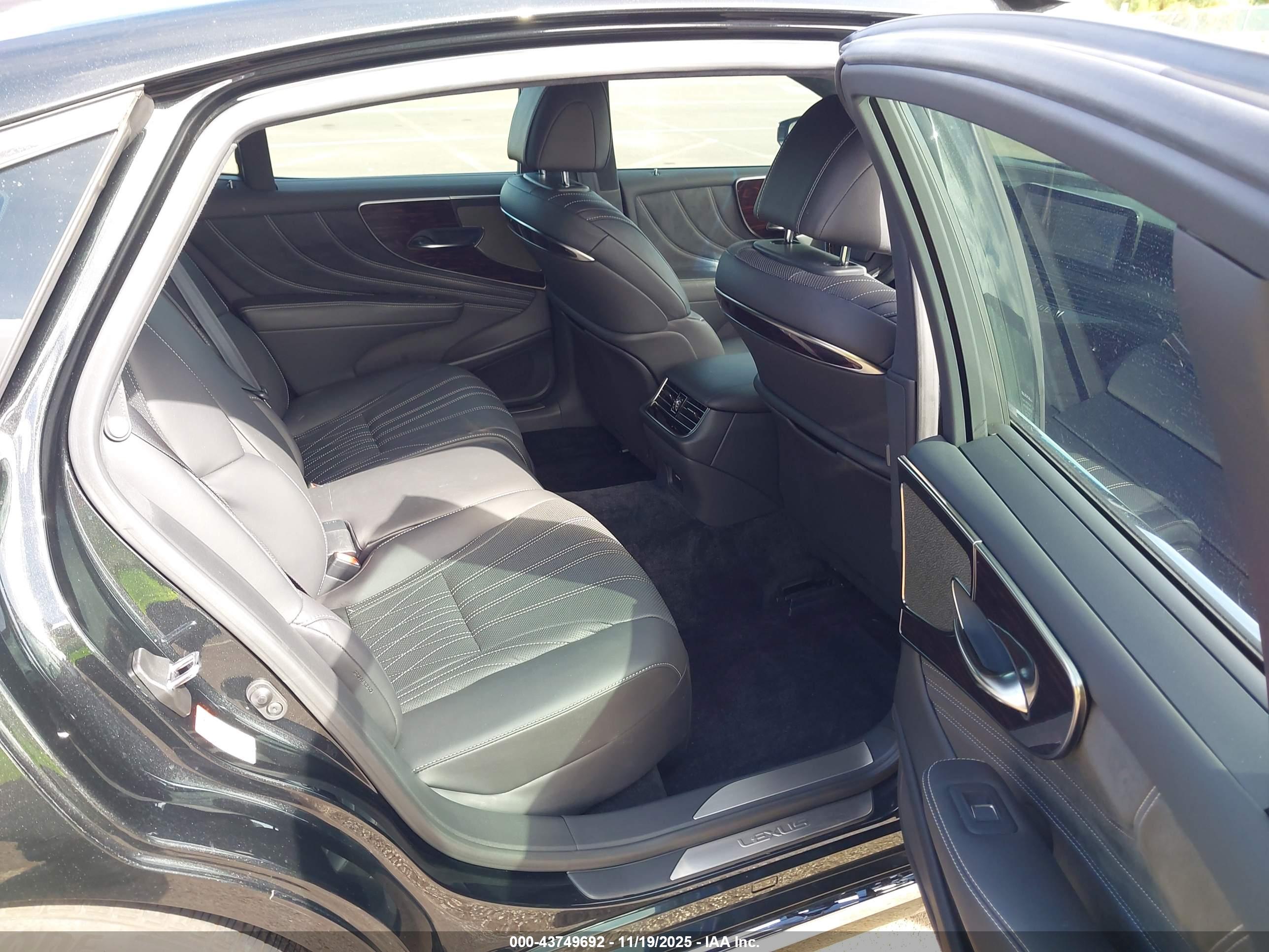 LEXUS LS image 8