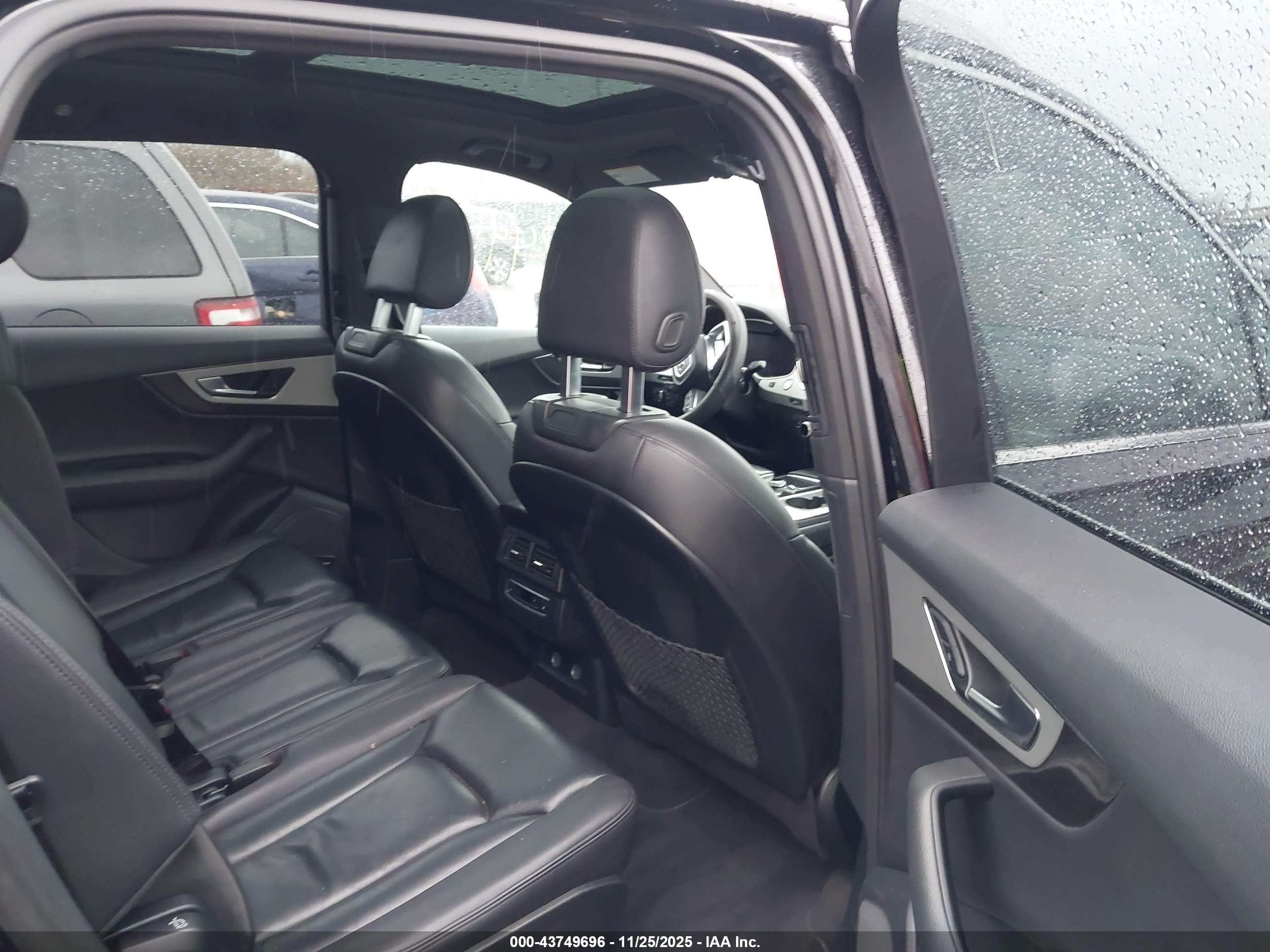 AUDI Q7 image 8