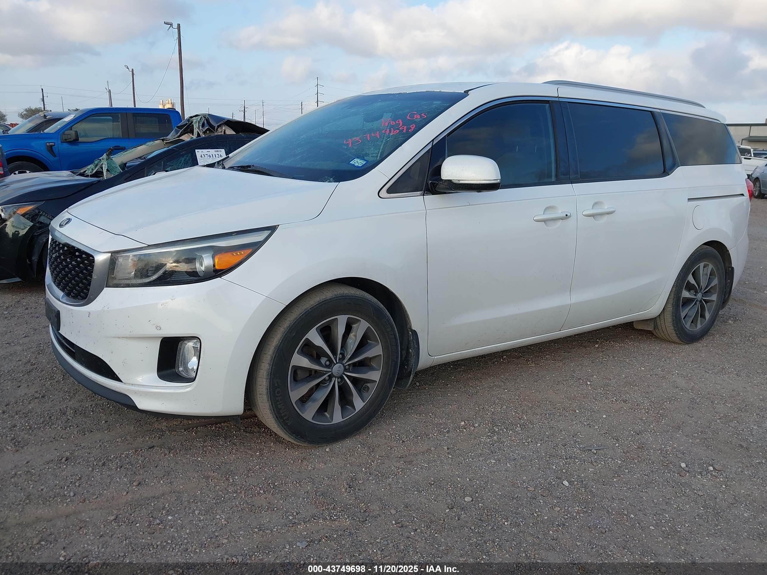 KIA SEDONA image 2