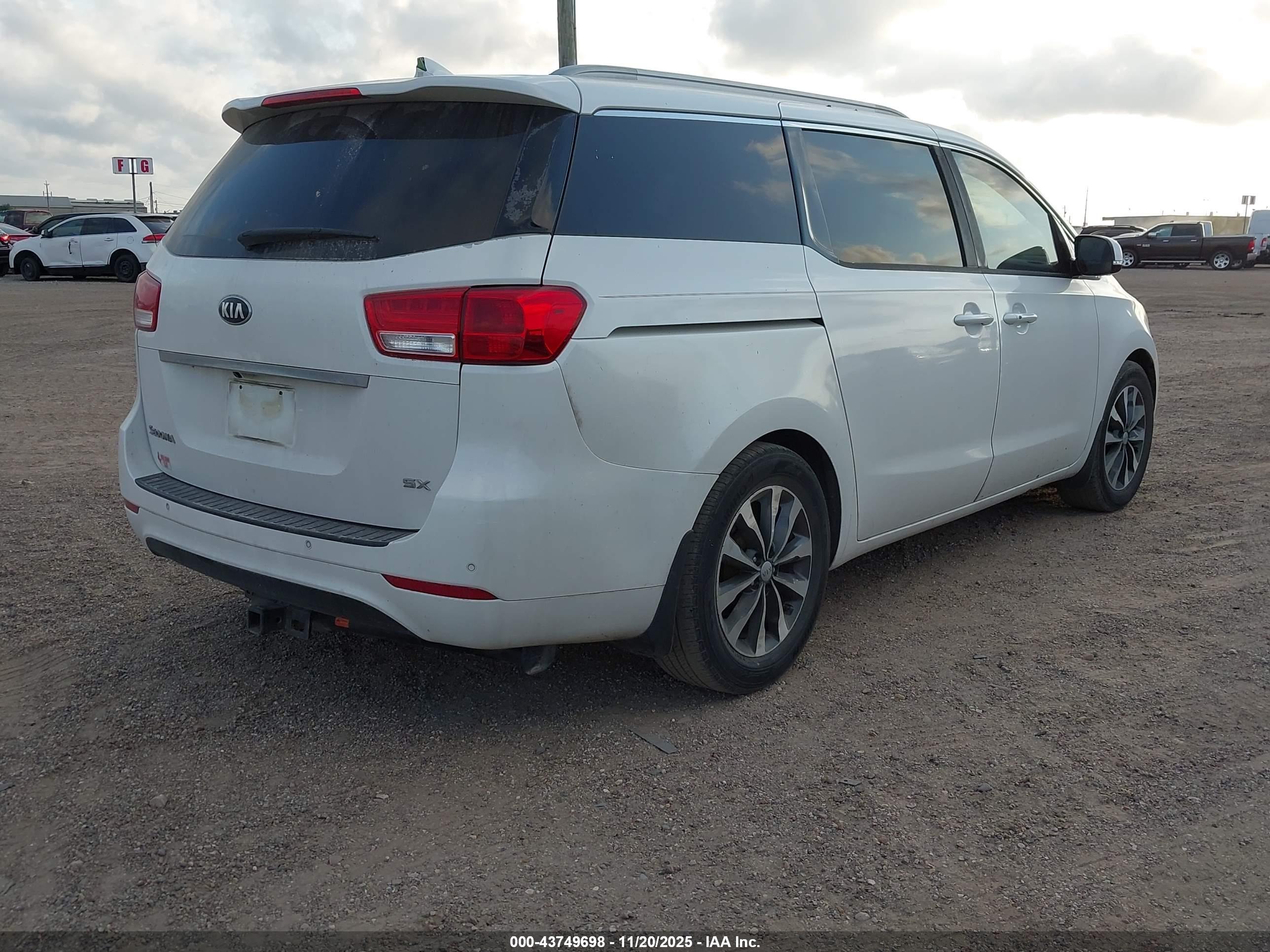 KIA SEDONA image 4