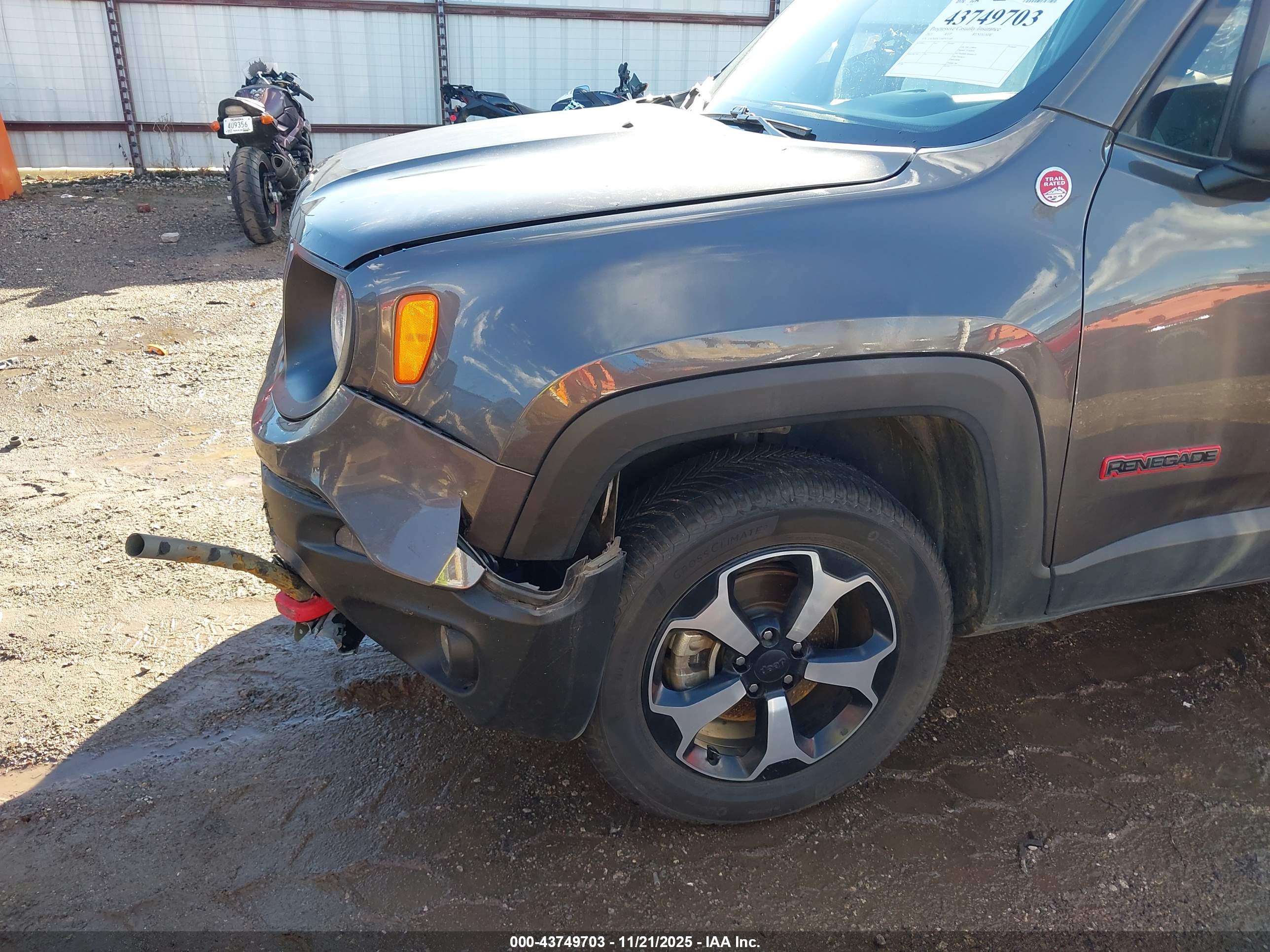 JEEP RENEGADE image 6