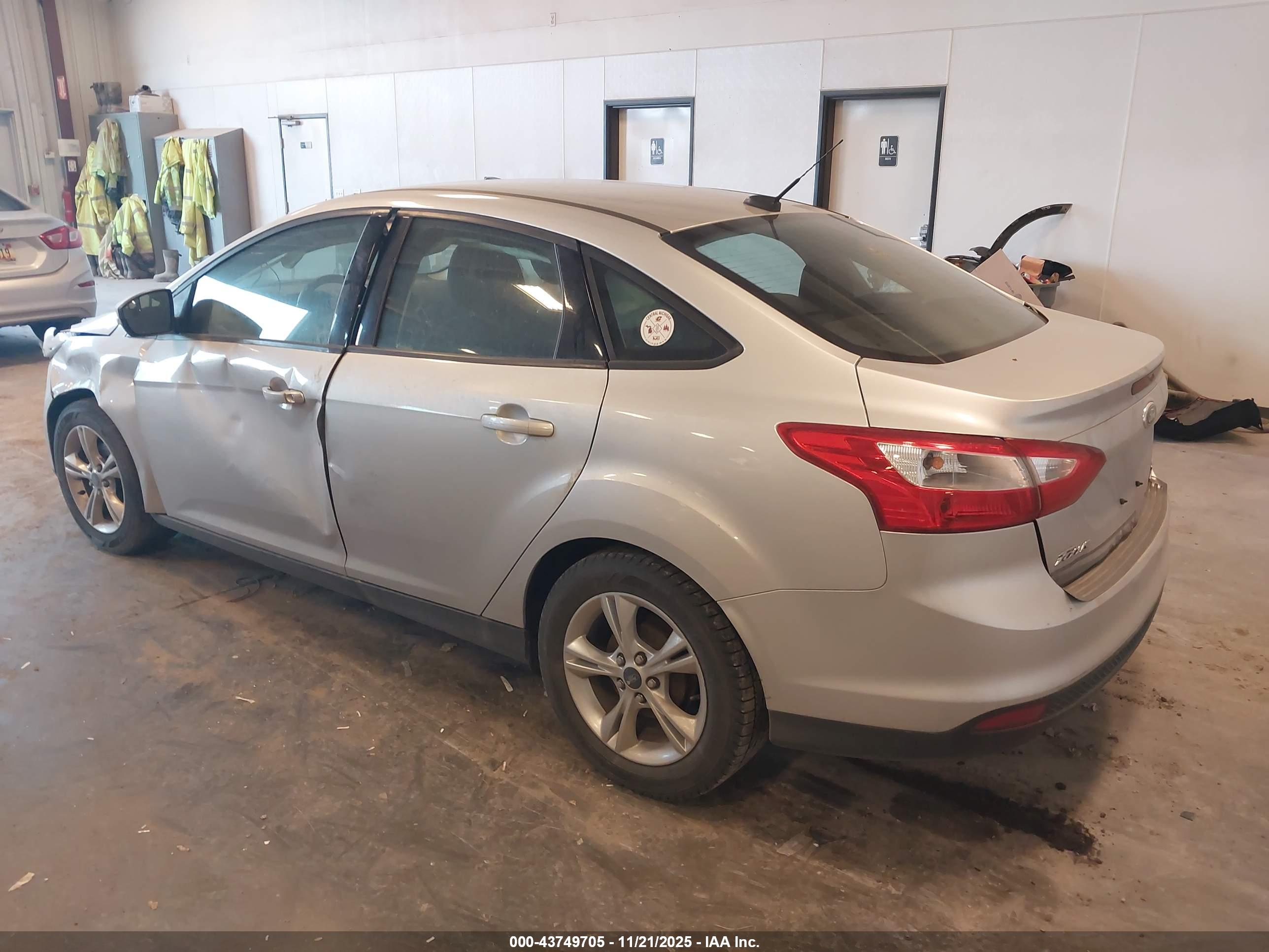 FORD FOCUS image 3